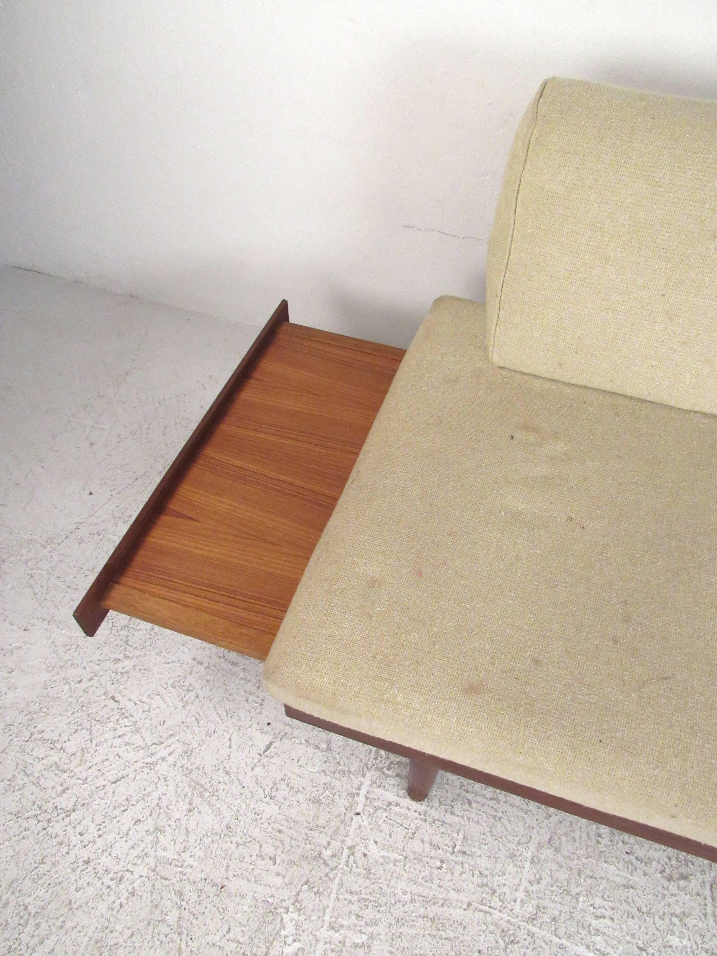 Mid-Century Modern Peter Hvidt Style Daybed 2