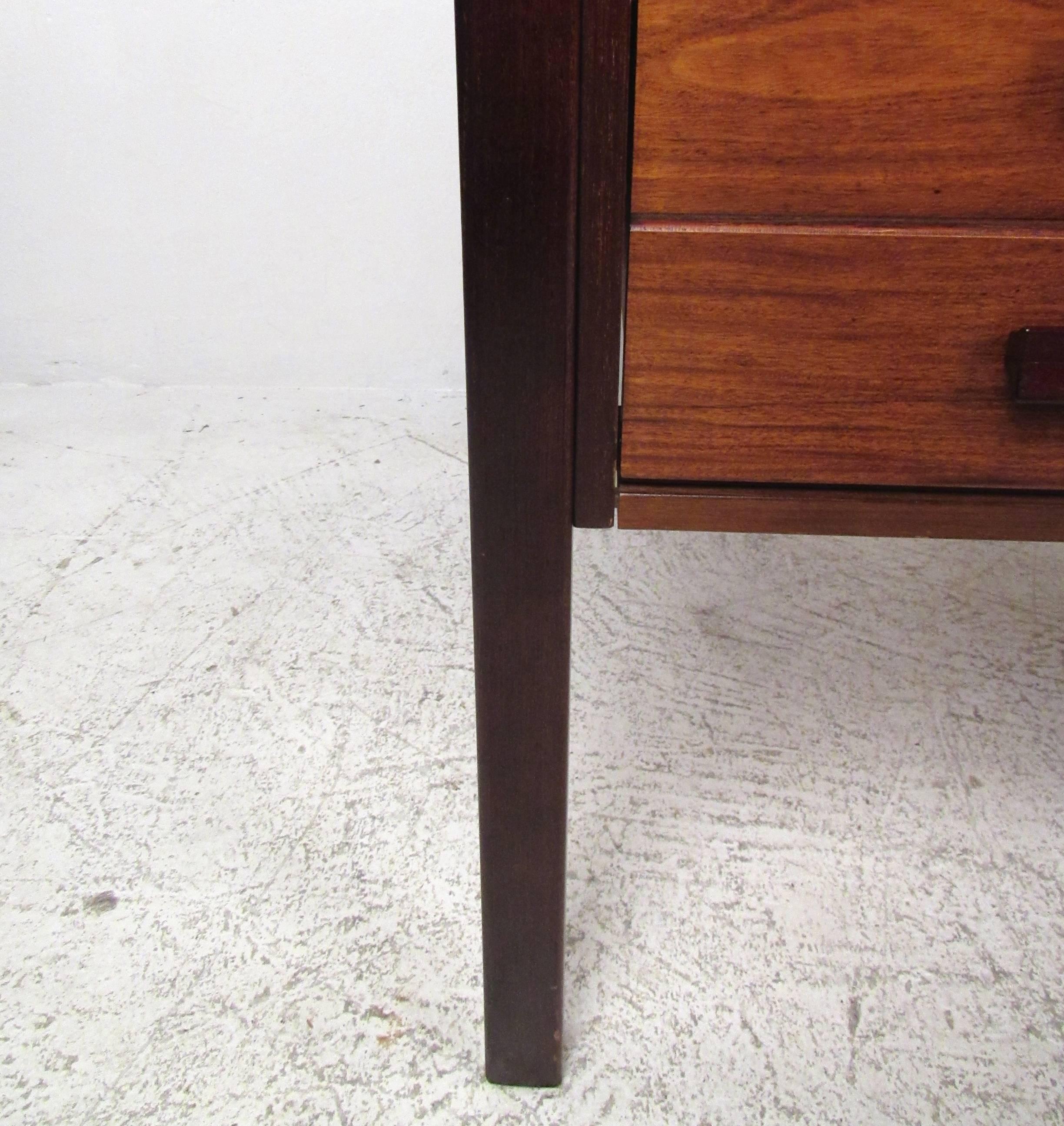 Mid-Century Modern Rosewood and Teak Desk with Unique Marquetry 5