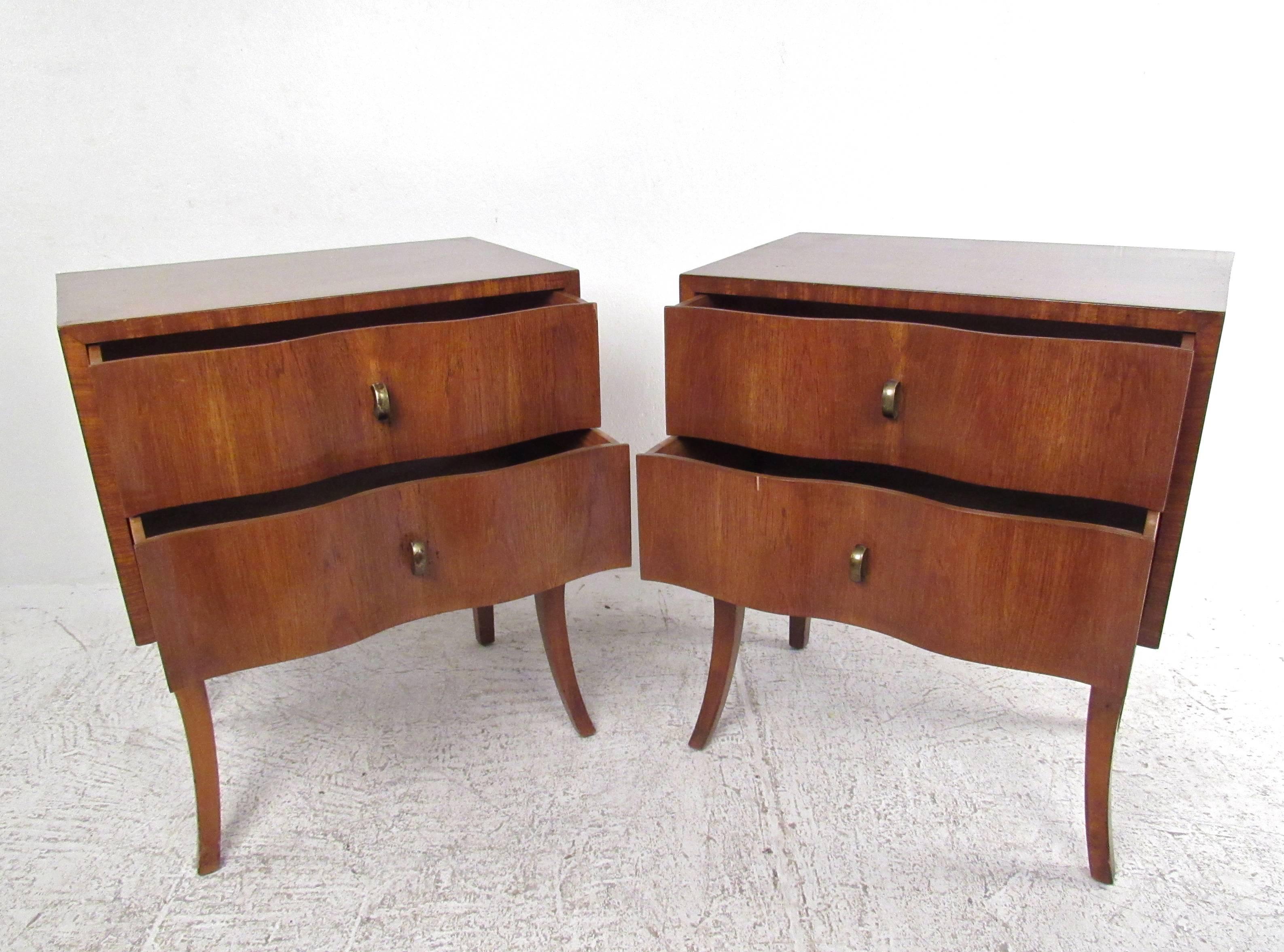 Pair of Italian Mid-Century Modern Bedside Tables In Good Condition In Brooklyn, NY
