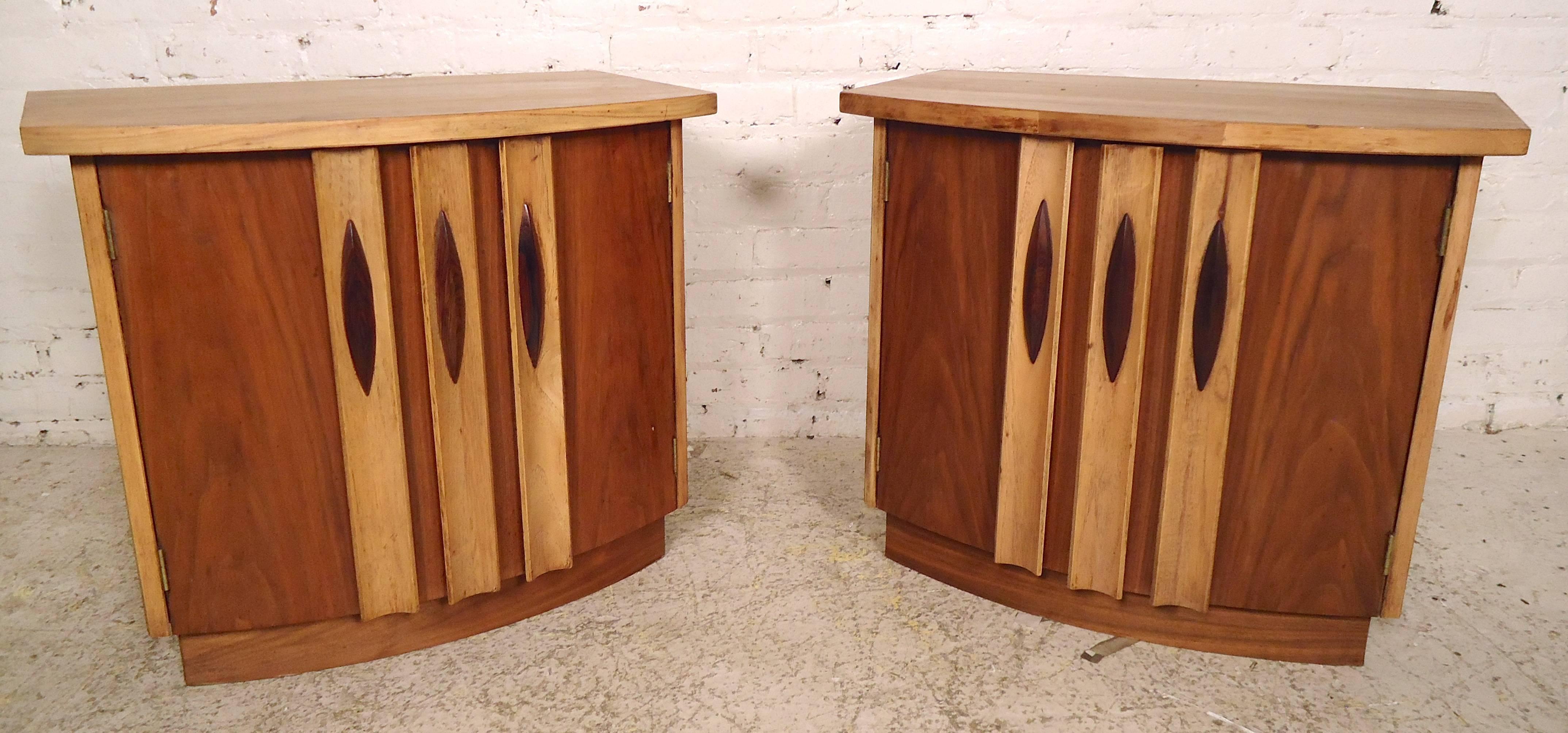 Mid-Century Modern nightstands with curved front, featuring accenting walnut and oak grain. Two-door cabinet space with shelf. Great for bedroom or living room.

(Please confirm item location - NY or NJ - with dealer).
      