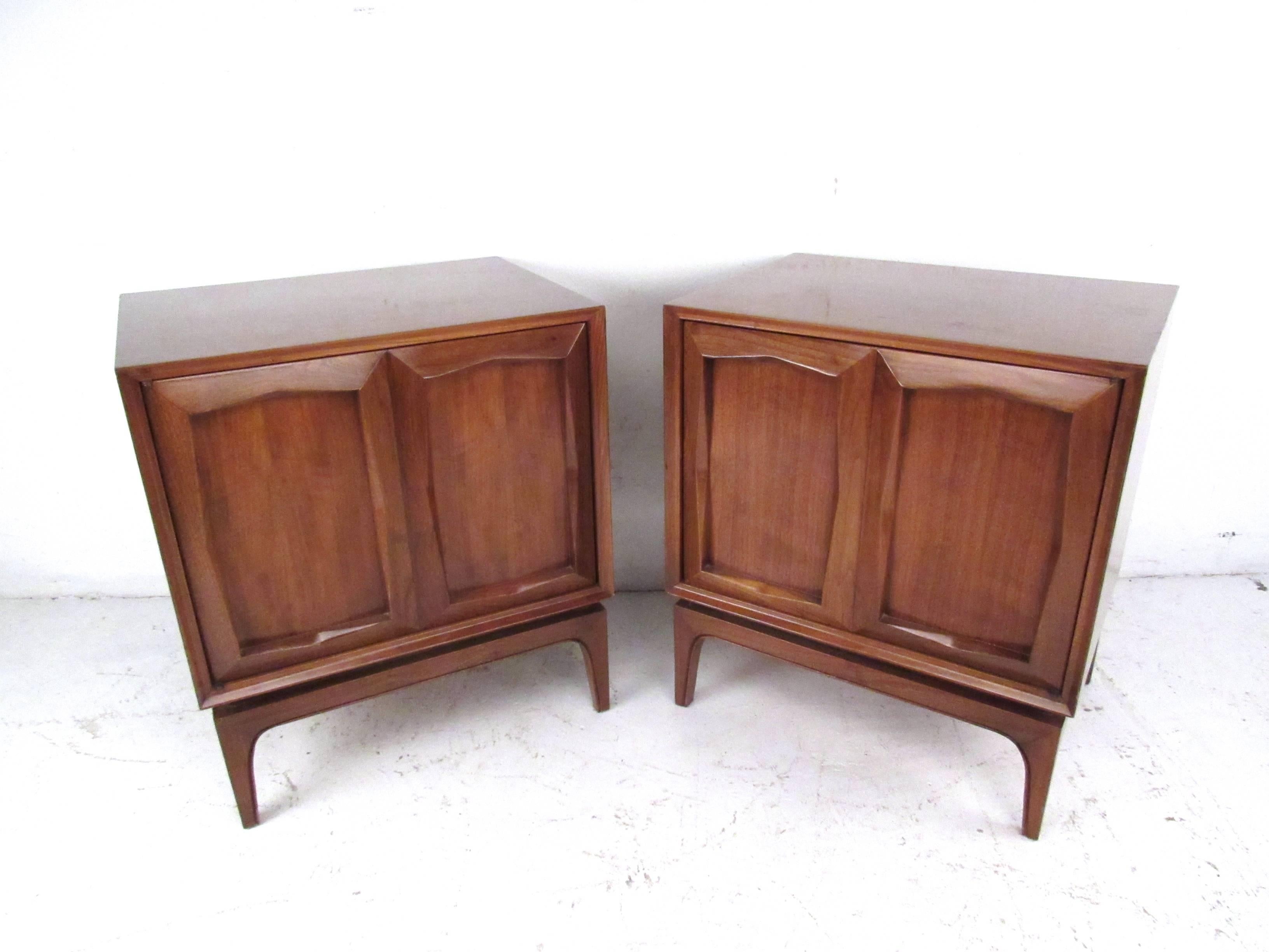 Mid-Century American Walnut Nightstands In Good Condition In Brooklyn, NY