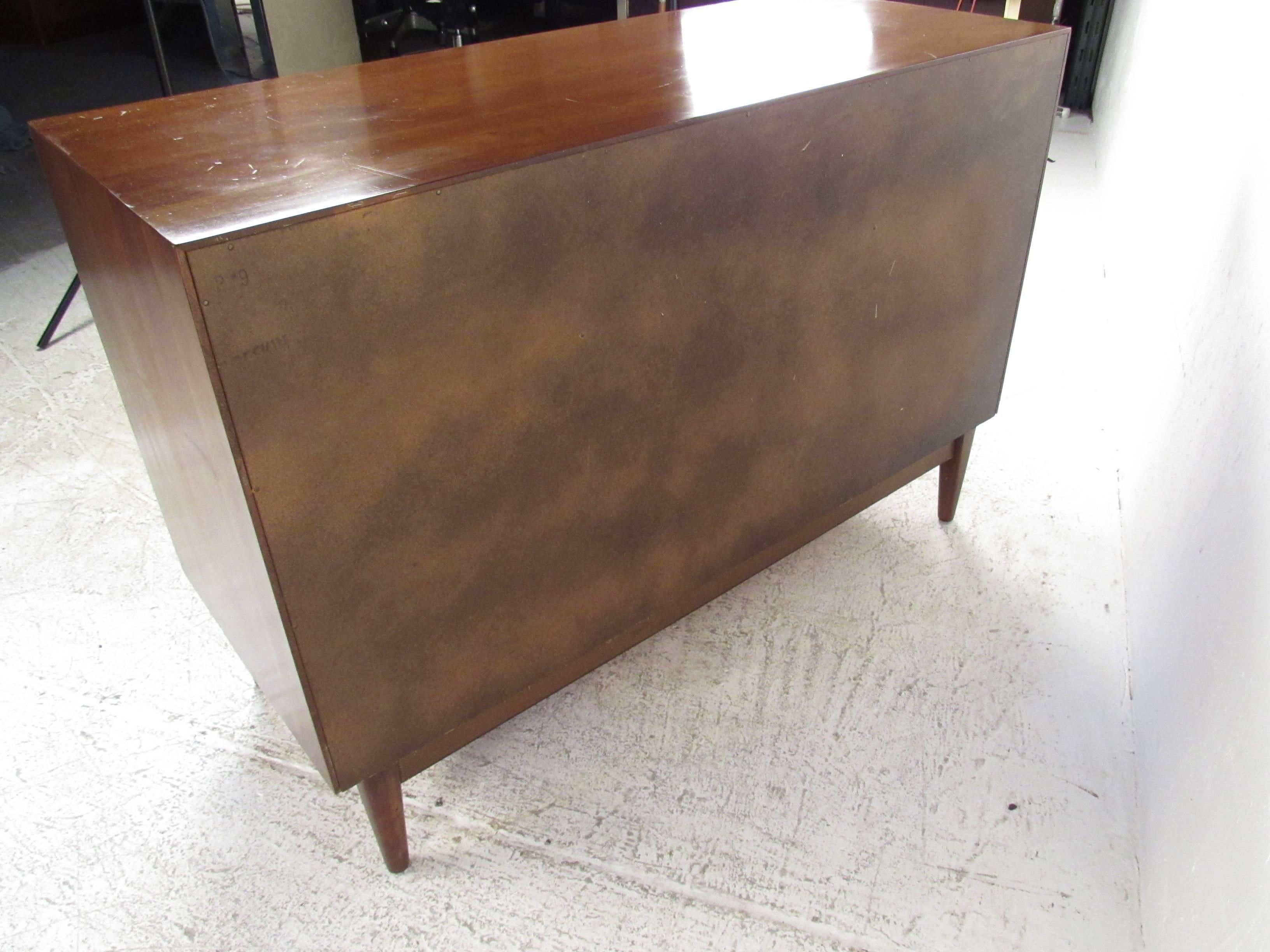 Vintage Modern Credenza by Heywood-Wakefield In Good Condition In Brooklyn, NY