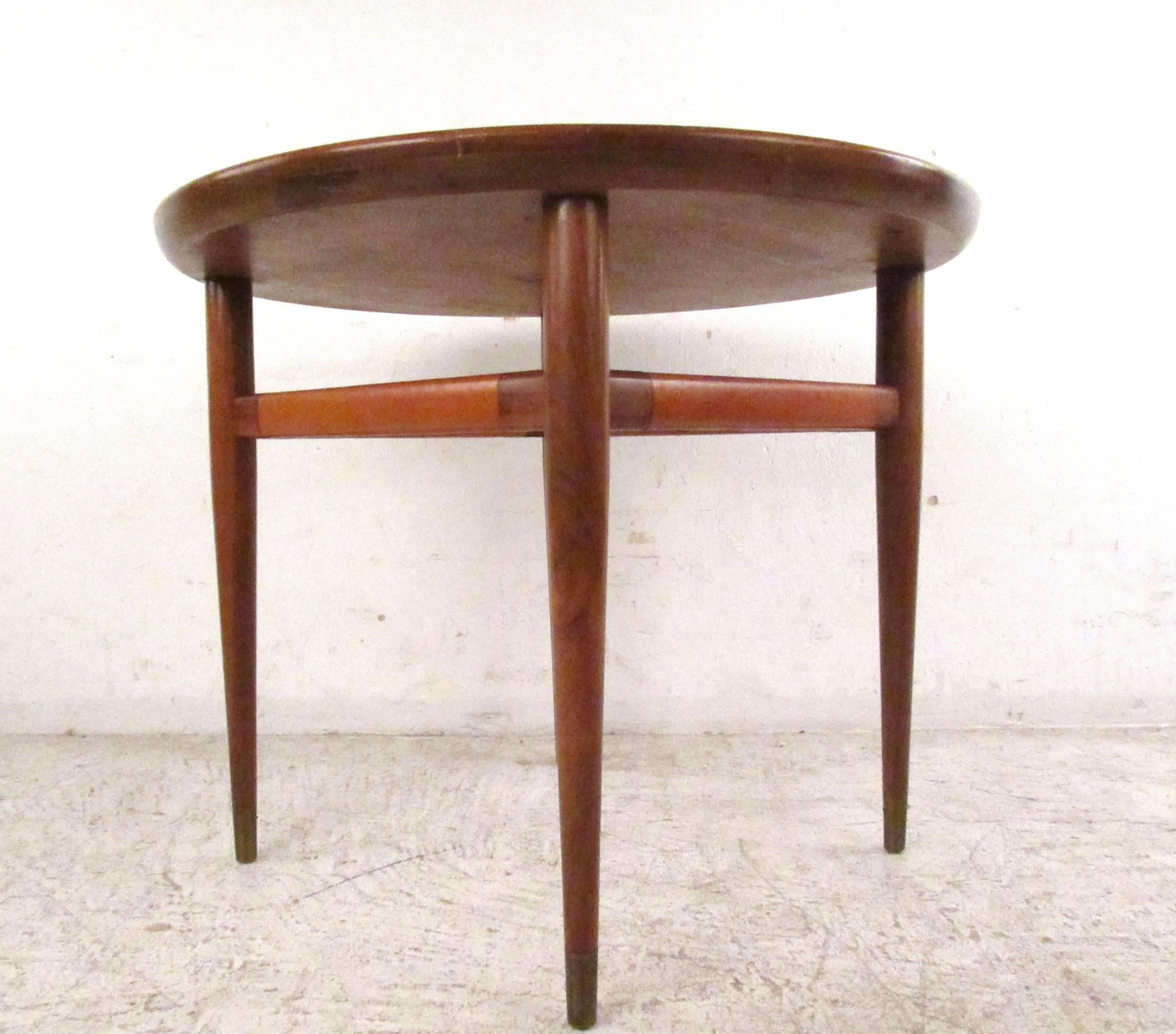 Mid-Century Modern Leather Top End Table by Henredon 2