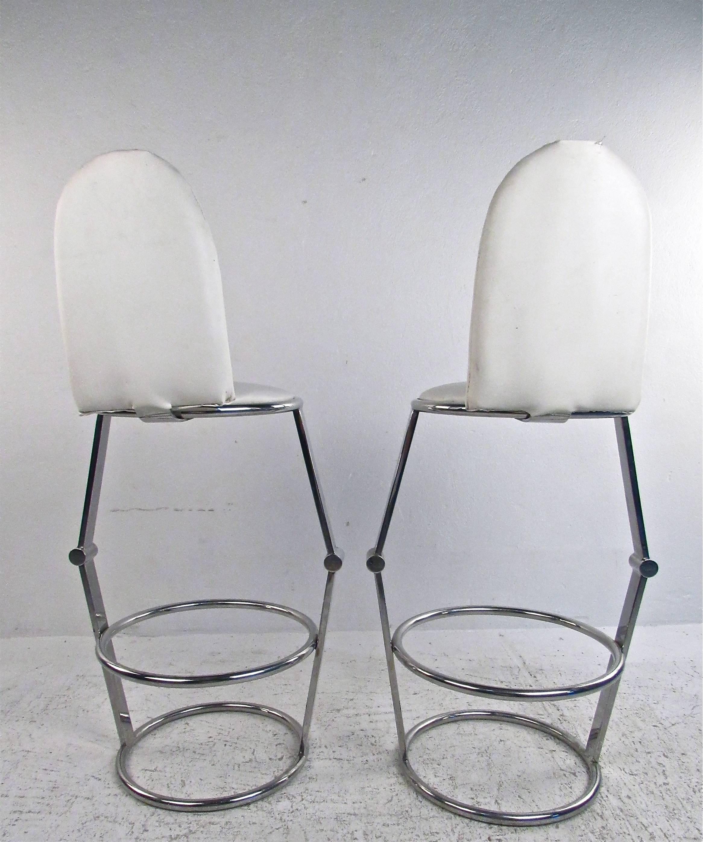 20th Century Pair of Mid-Century Style Chrome and Vinyl Bar Stools For Sale