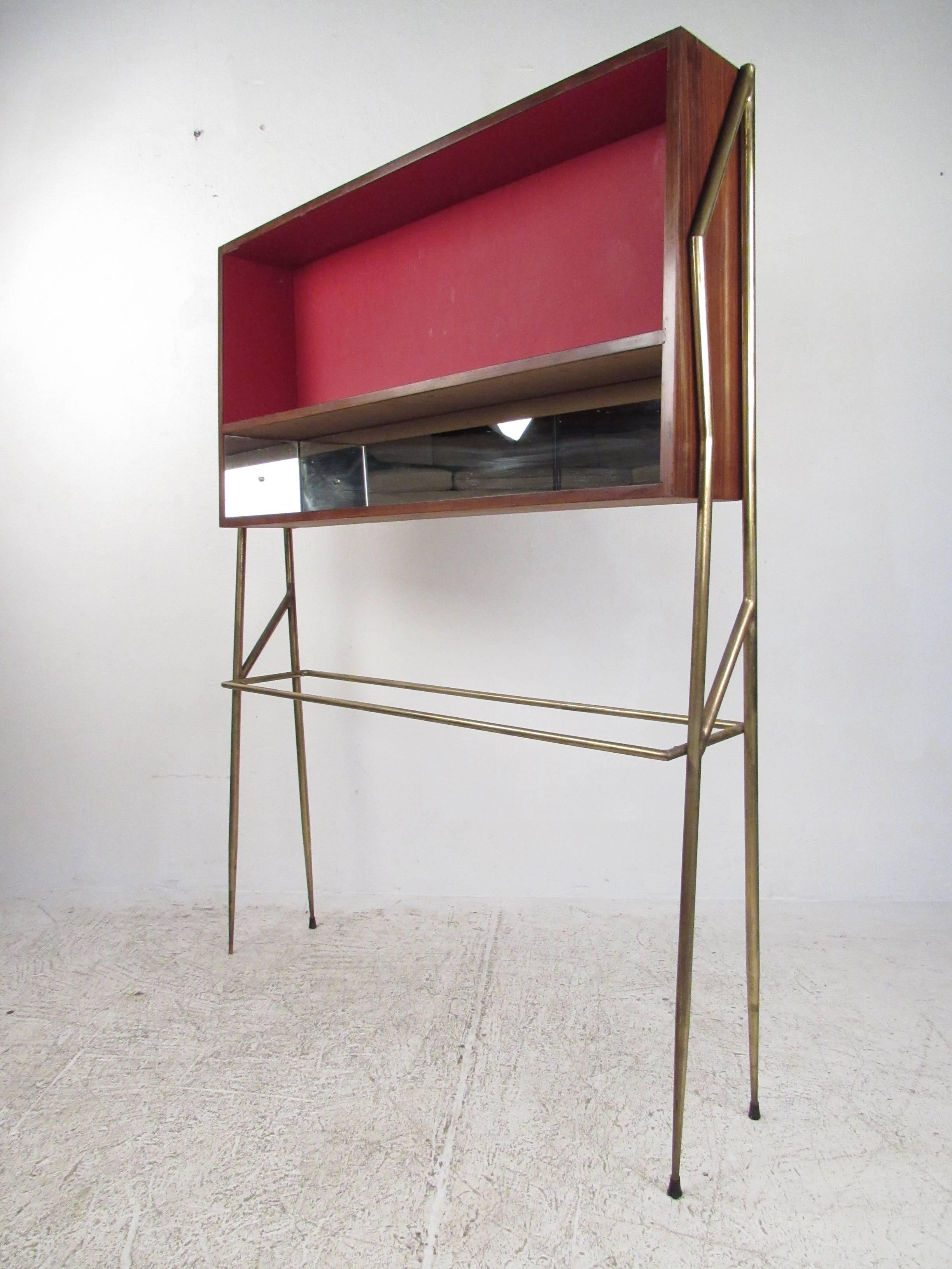 Italian Modern Dry Bar With Cabinet in the Style of Gio Ponti In Good Condition In Brooklyn, NY