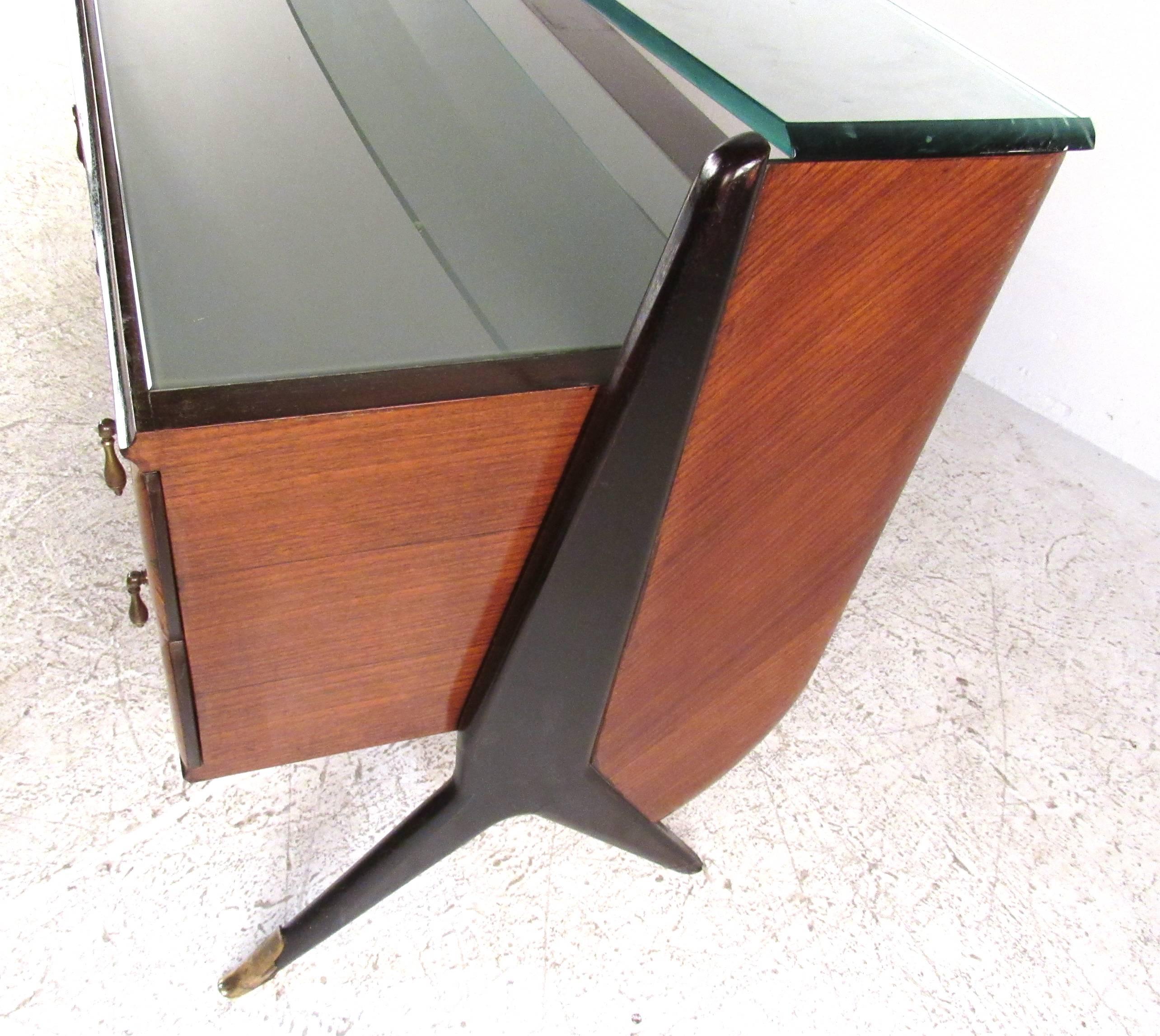 Mid-Century Modern Italian Sideboard in the Style of Paolo Buffa In Good Condition In Brooklyn, NY