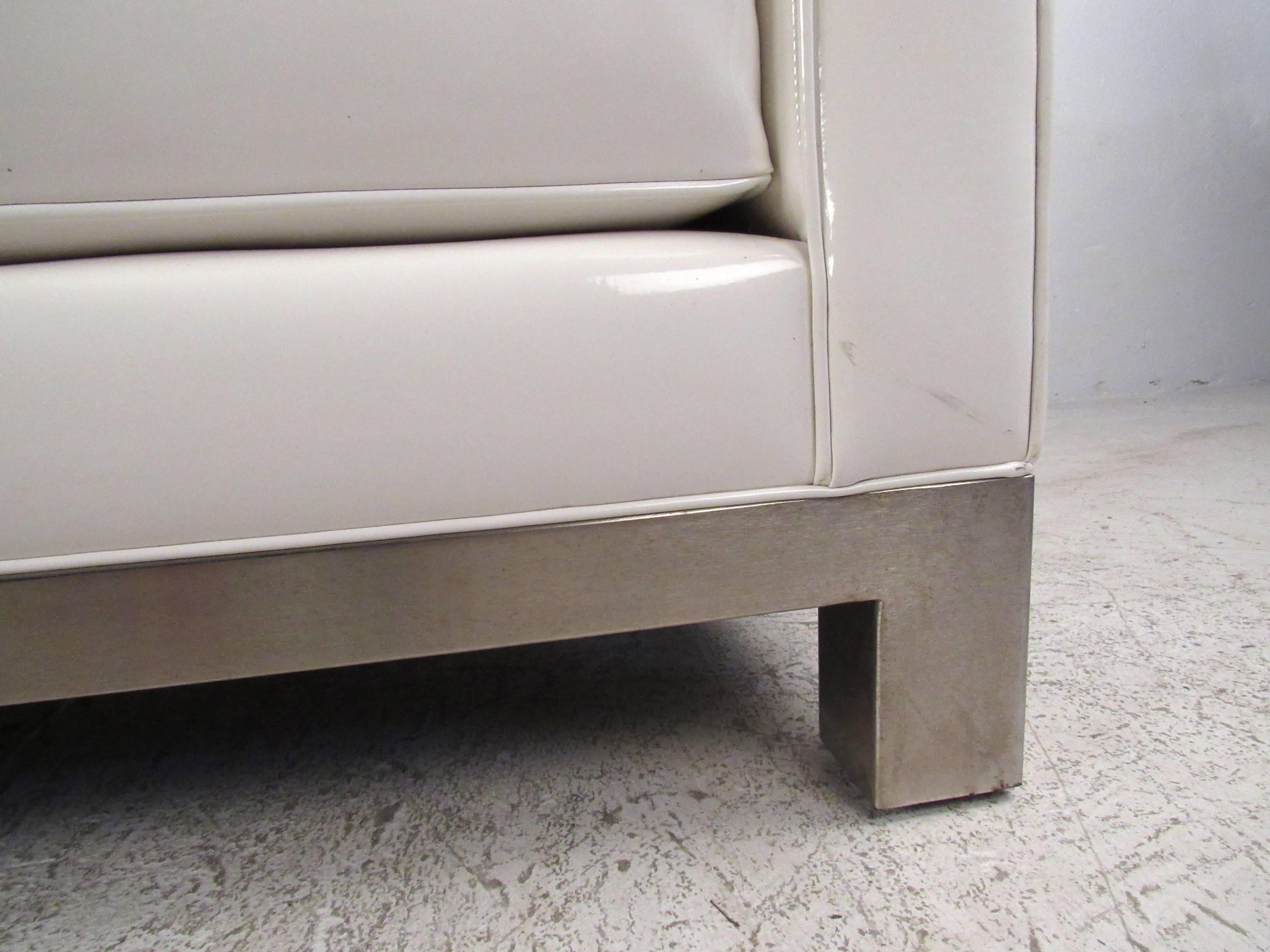 Mid-Century Modern Style Chaise Lounge Sofa 3