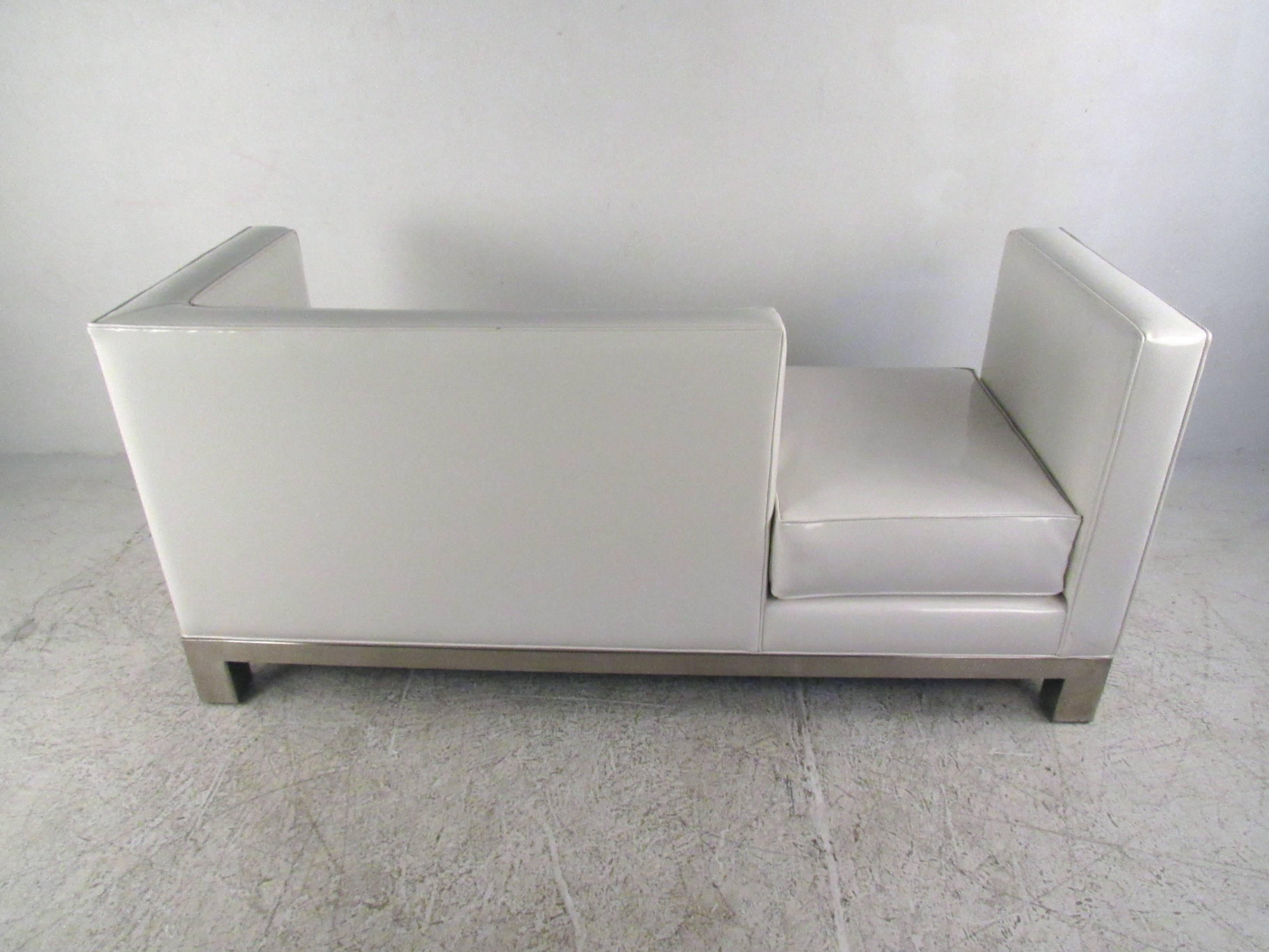 Mid-Century Modern Style Chaise Lounge Sofa 2