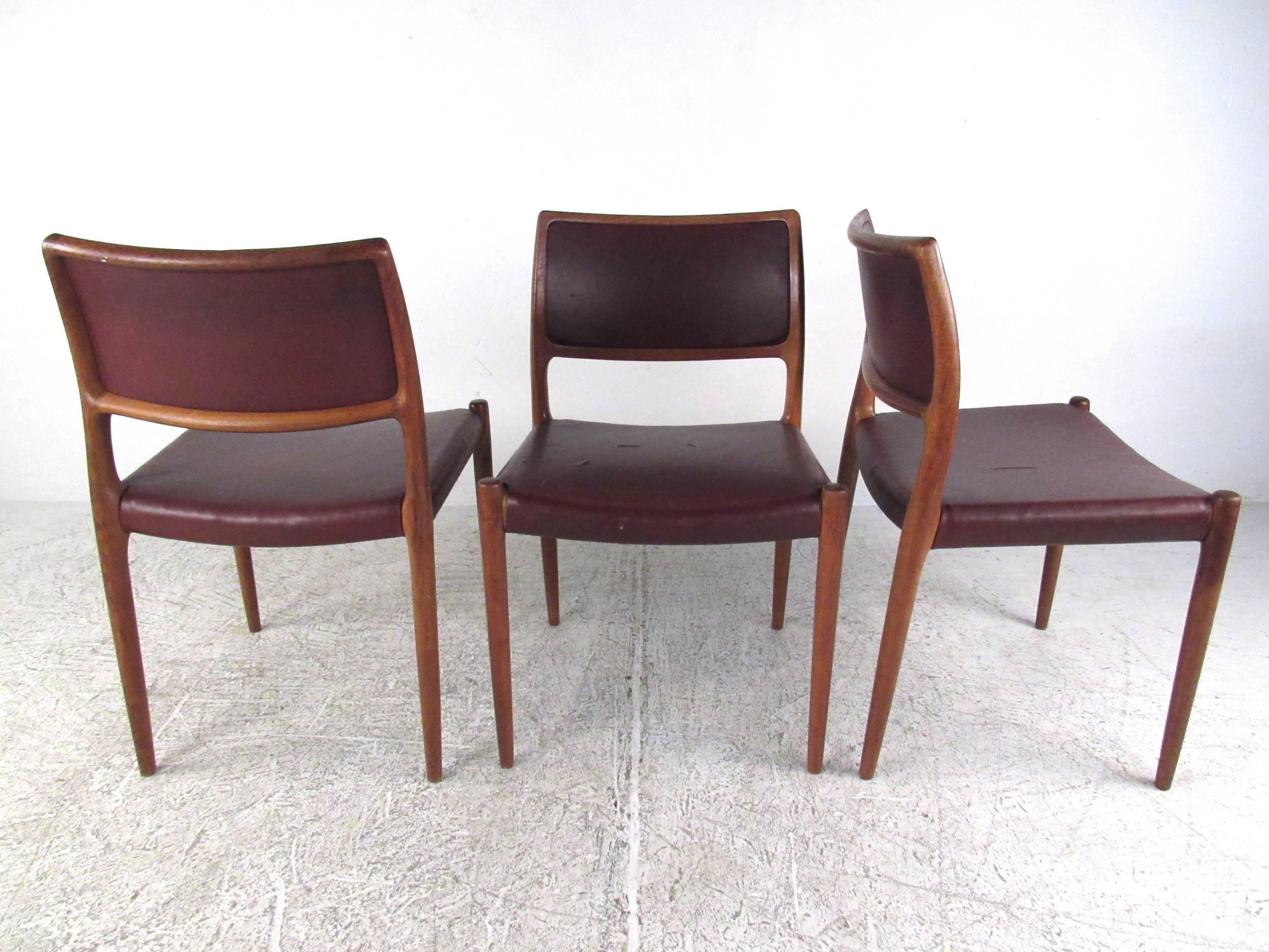 Mid-Century Modern Danish Teak Dining Set with Model 80 N.O. Moller Dining Chair In Good Condition In Brooklyn, NY