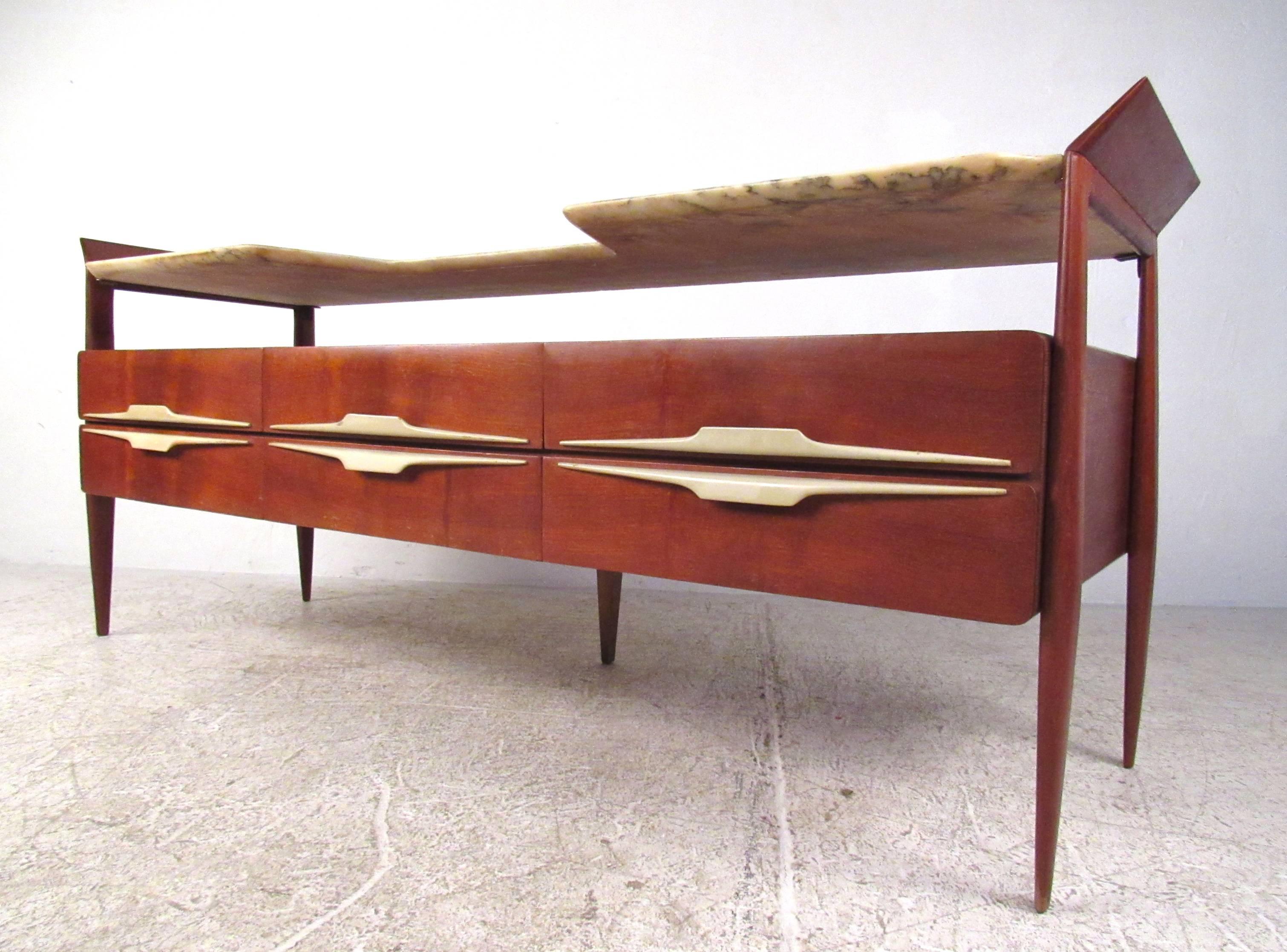 Mid-Century Modern Italian Marble Sideboard In Good Condition For Sale In Brooklyn, NY
