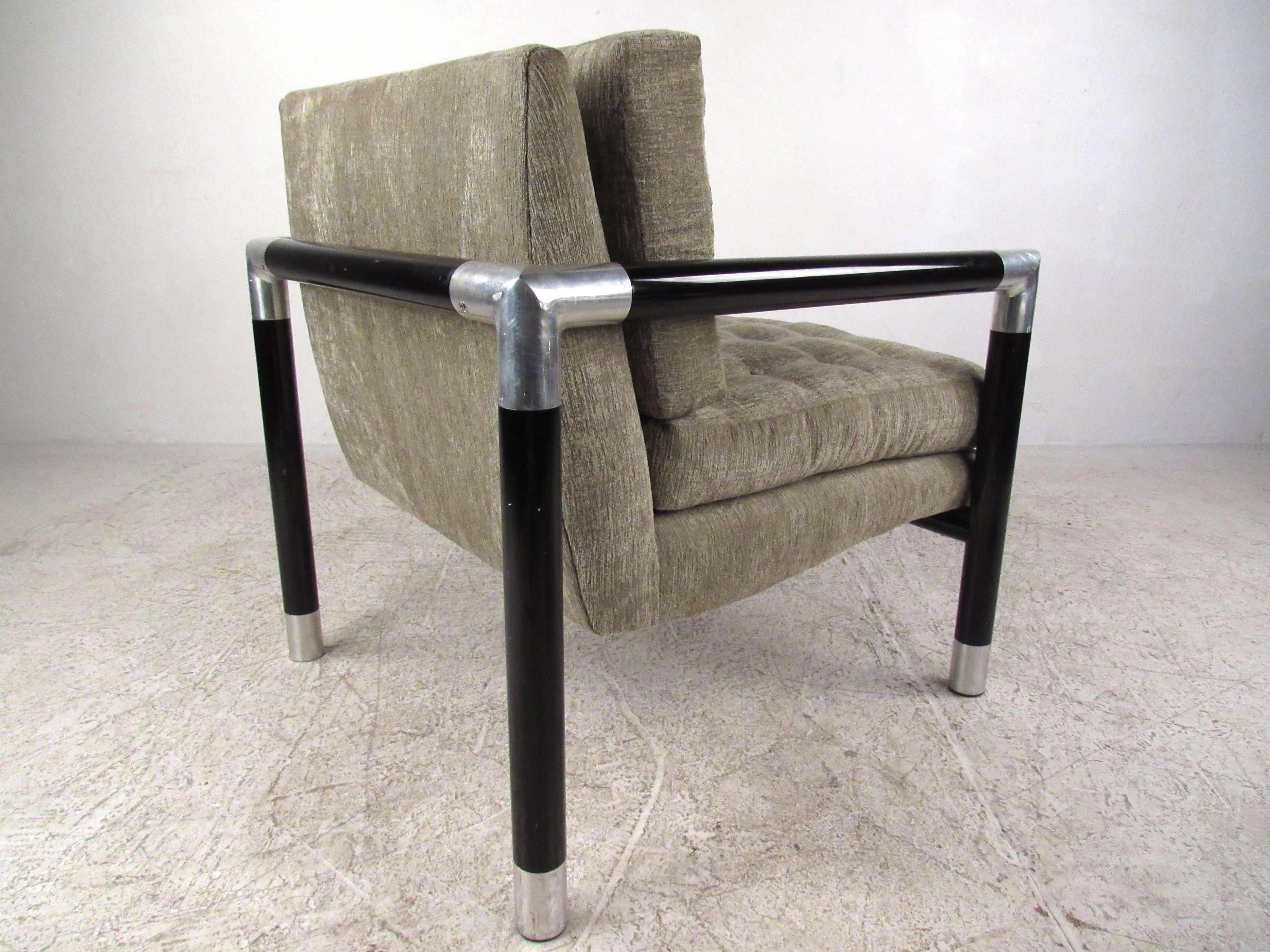 Mid-Century Modern Dunbar Style Lounge Chair with Ottoman In Good Condition In Brooklyn, NY