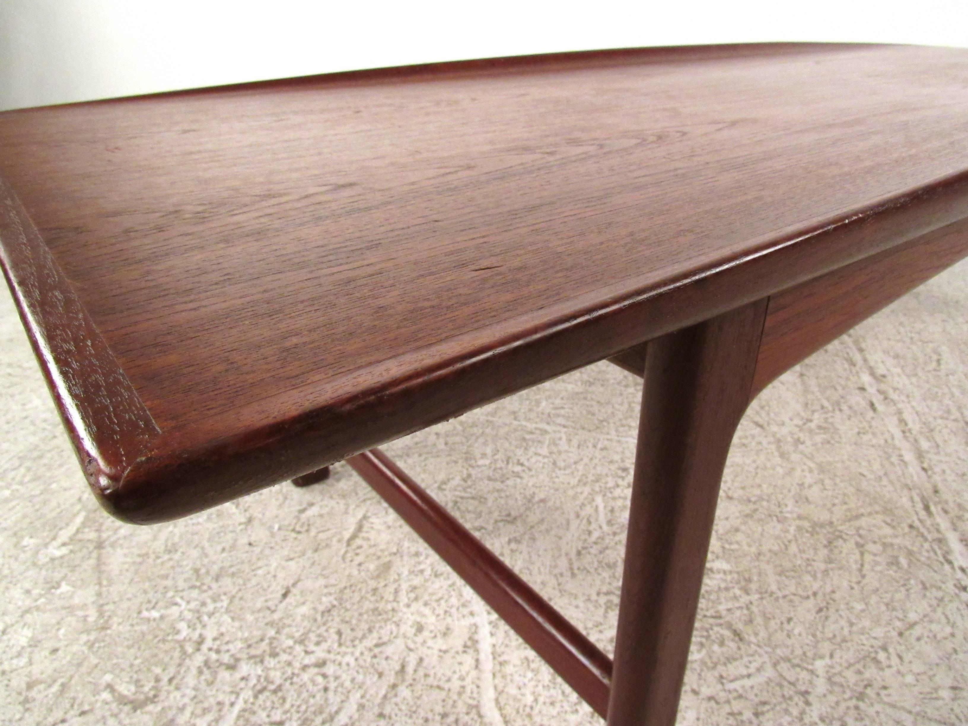 dux table