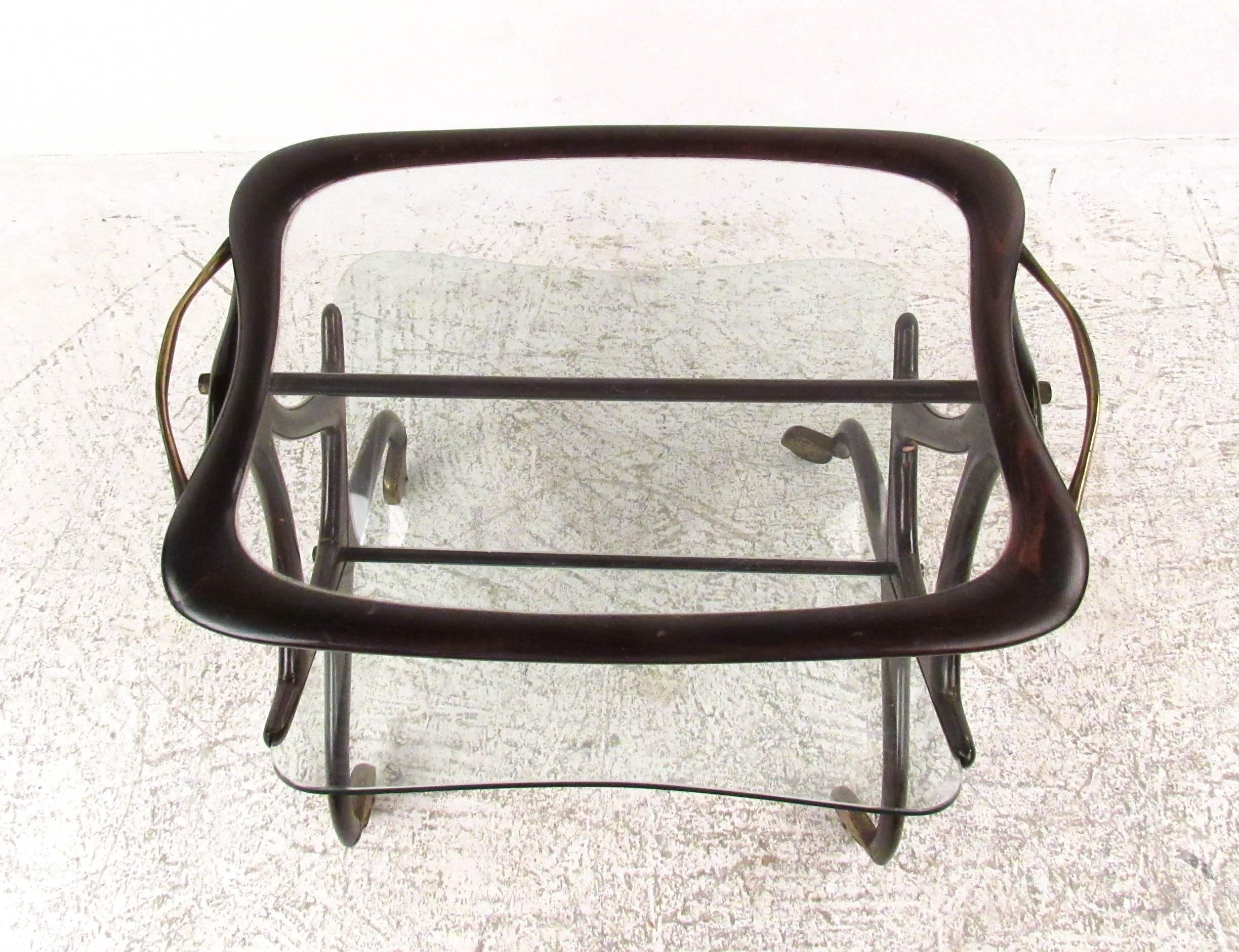 Mid-Century Modern Italian Magazine Rack by Cesare Lacca In Good Condition For Sale In Brooklyn, NY