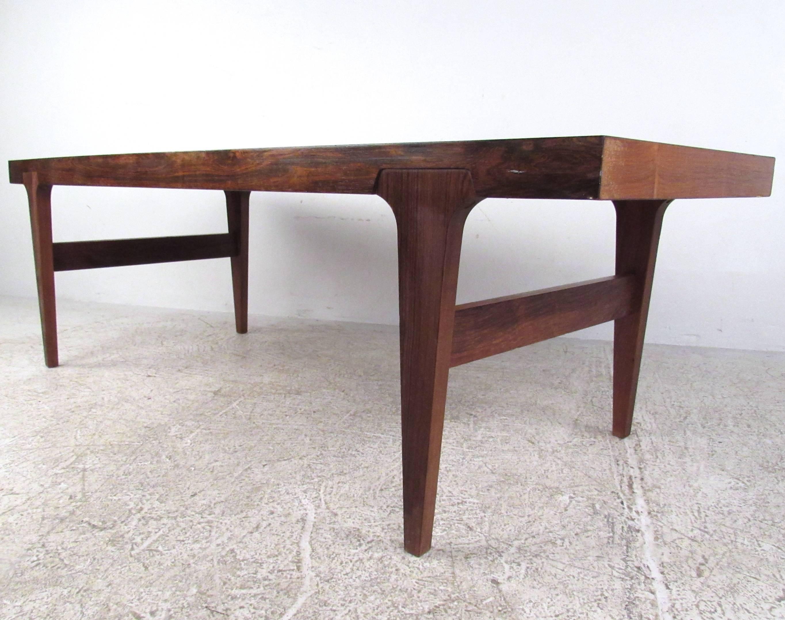 Mid-20th Century Danish Modern Rosewood Coffee Table in the Style of Johannes Andersen For Sale