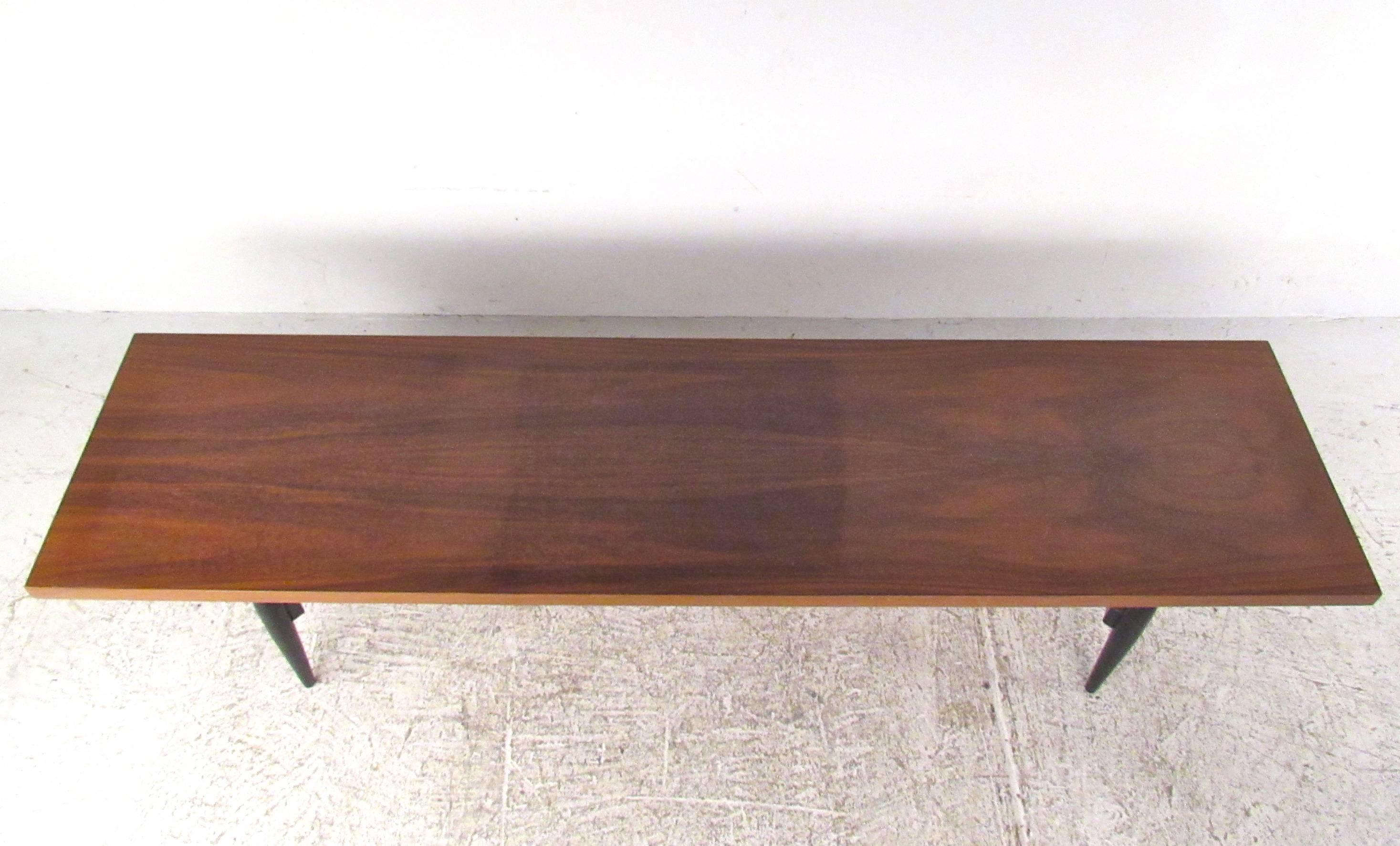 Vintage Italian Coffee Table In Good Condition For Sale In Brooklyn, NY
