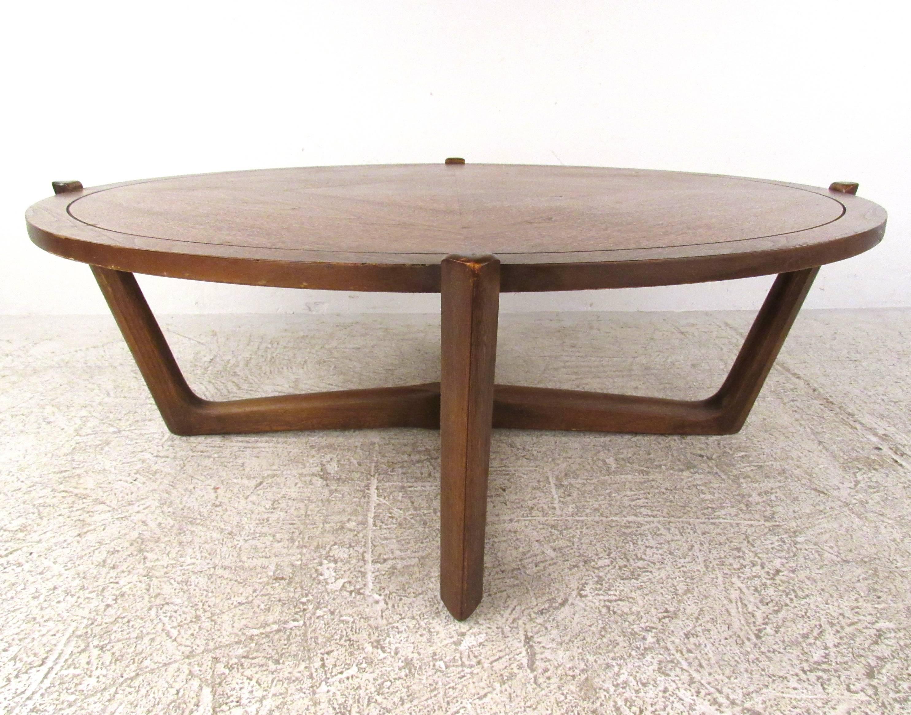 Mid-Century Modern American Walnut Coffee Table In Good Condition In Brooklyn, NY