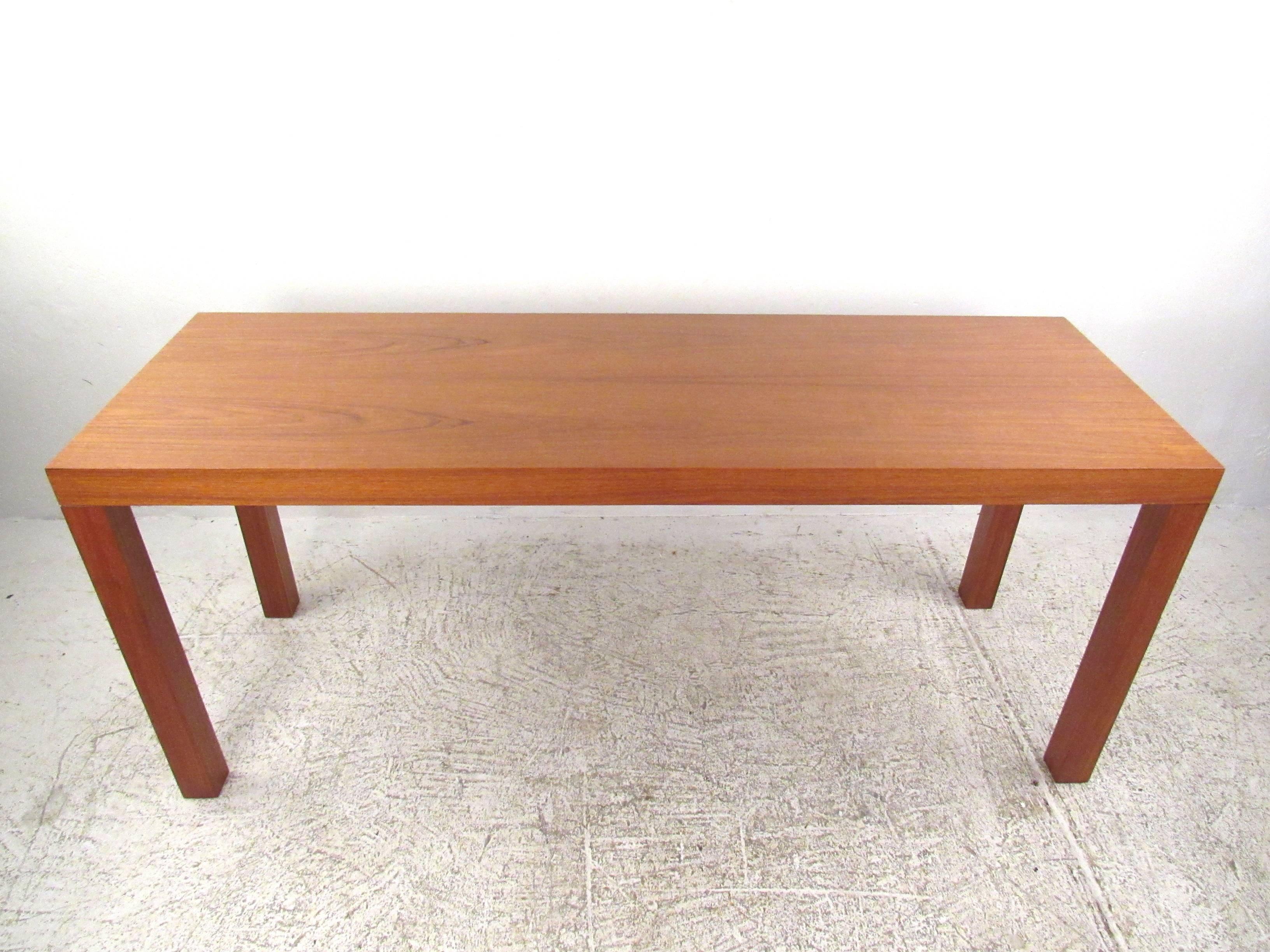 Mid-Century Modern Style Natural Wood Finish Console Table For Sale 1