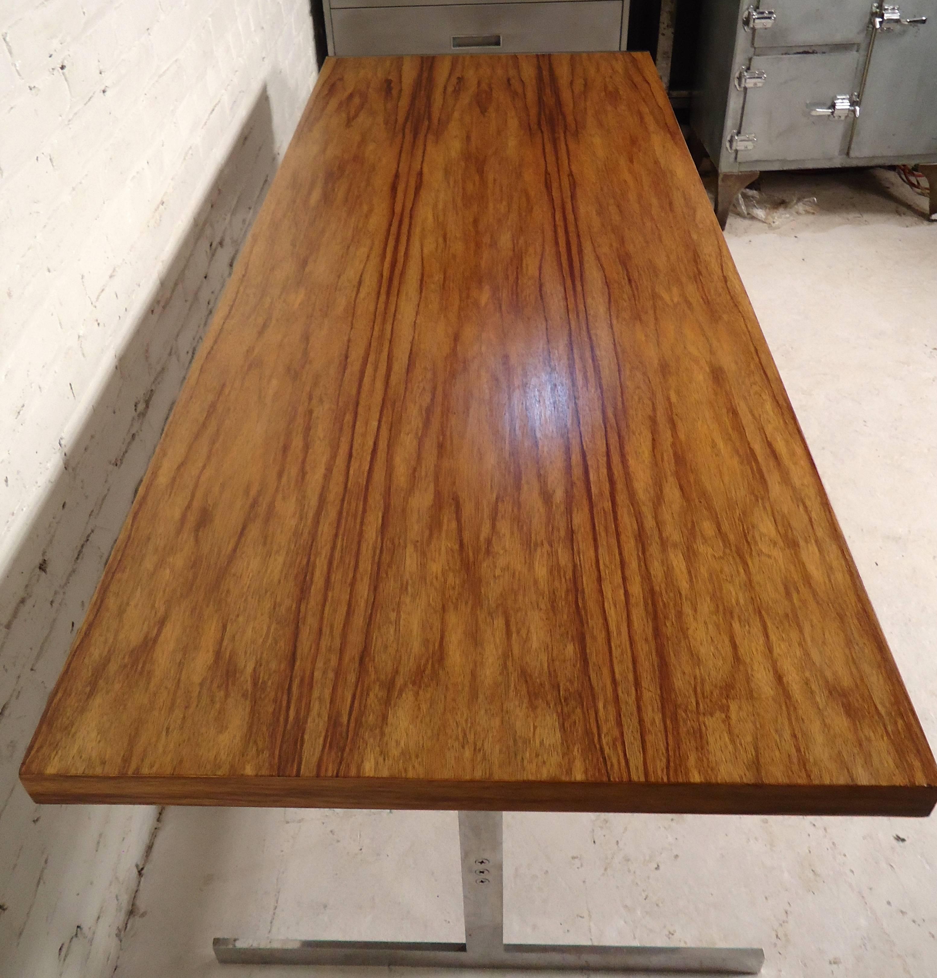 Mid-Century Modern Rosewood and Chrome Desk in the Style of Milo Baughman In Good Condition In Brooklyn, NY