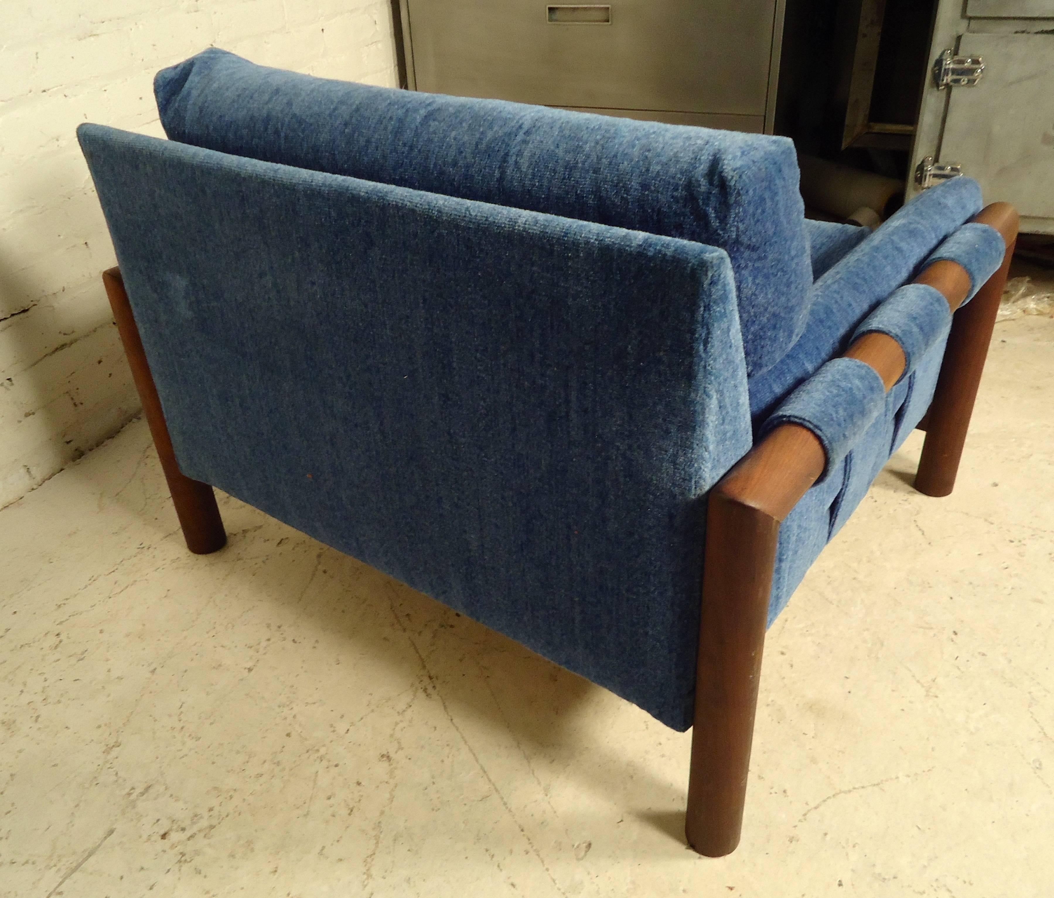 Mid-Century Modern Lounge Chair with Ottoman 2