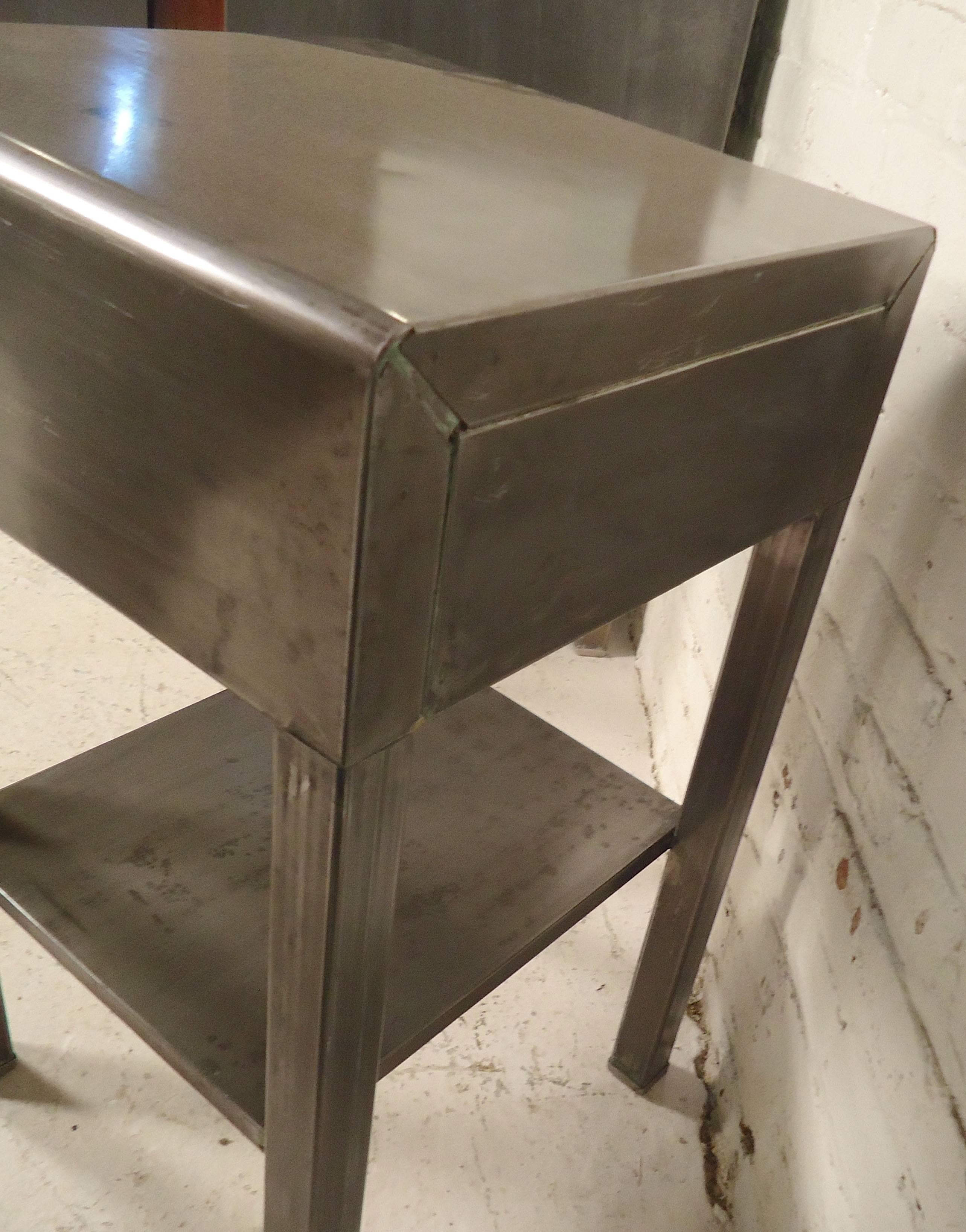 Vintage modern nightstand by Simmons with storage drawer and shelf. Restored in a unique industrial style finish.
(Matching dresser available.)

(Please confirm item location - NY or NJ - with dealer.)
  