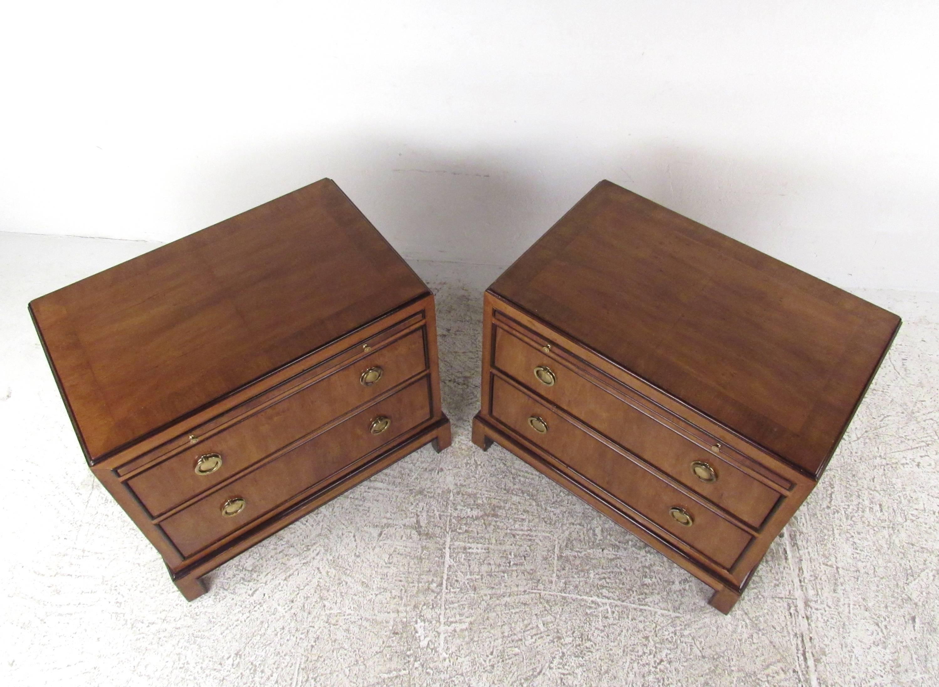 Late 20th Century Pair of Mid-Century Modern Bedside Tables by Drexel