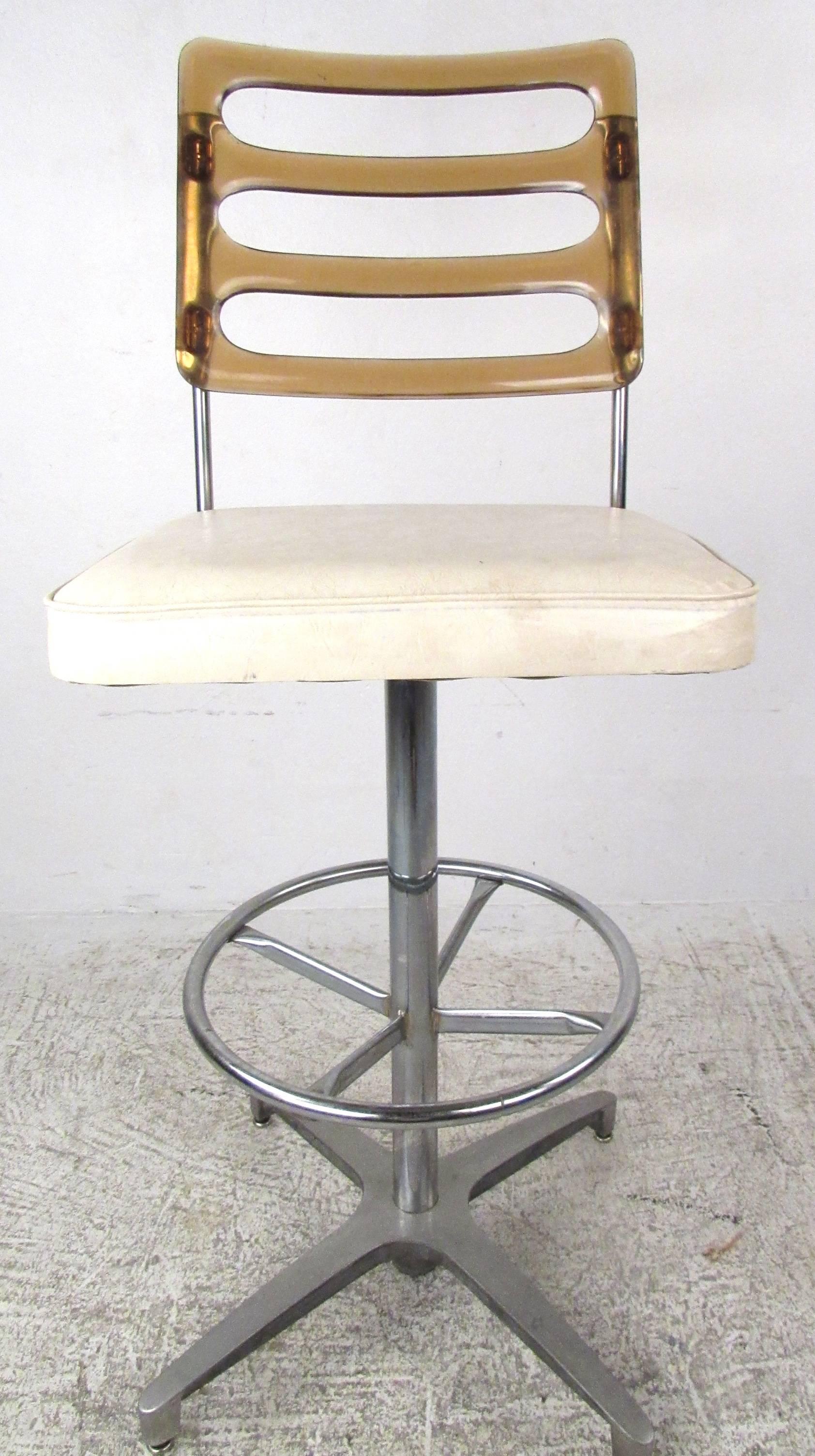 Mid-Century Modern Set of Mid-Century Lucite and Vinyl Bar Stools by Chrome Craft