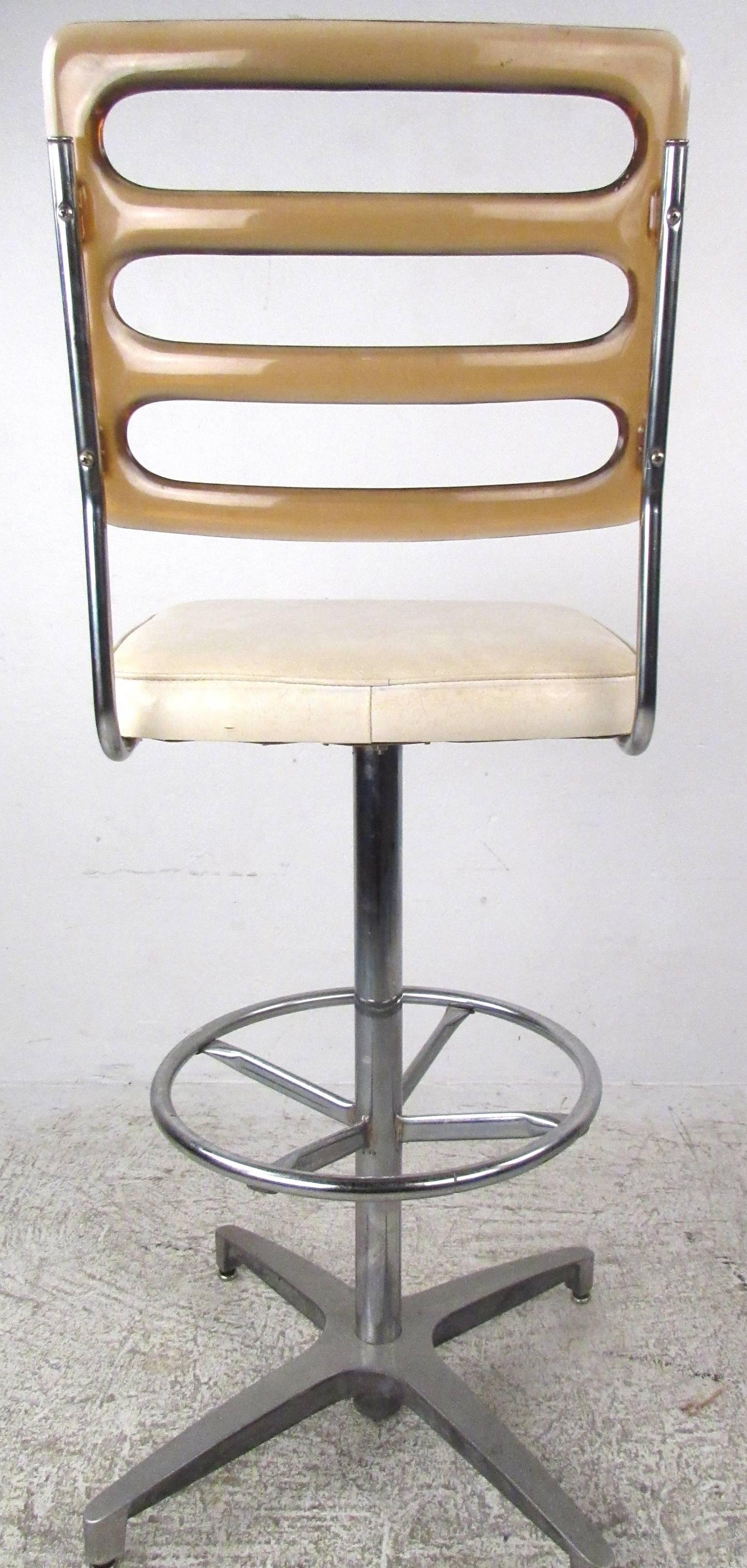 Late 20th Century Set of Mid-Century Lucite and Vinyl Bar Stools by Chrome Craft