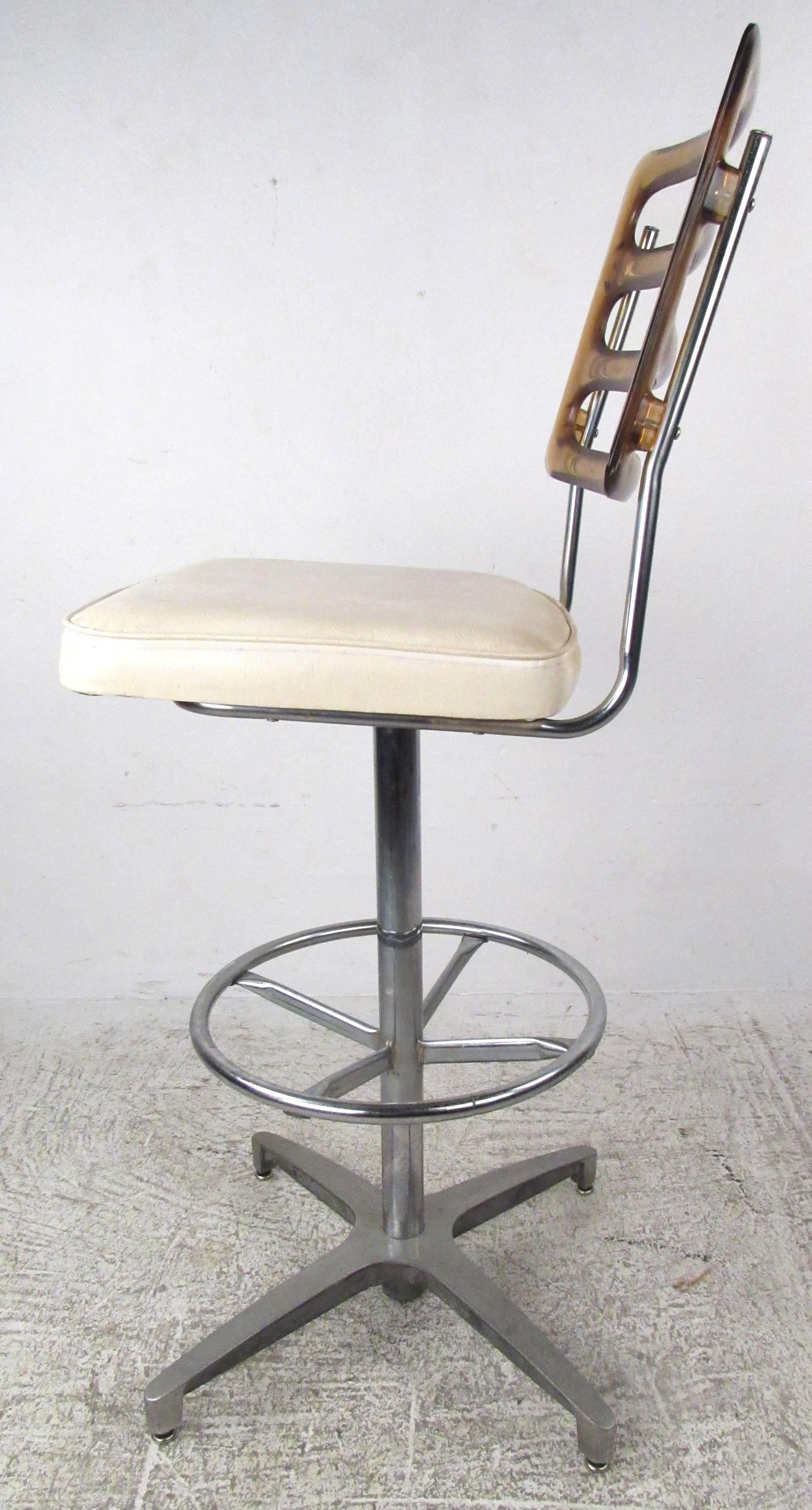 Set of Mid-Century Lucite and Vinyl Bar Stools by Chrome Craft In Good Condition In Brooklyn, NY