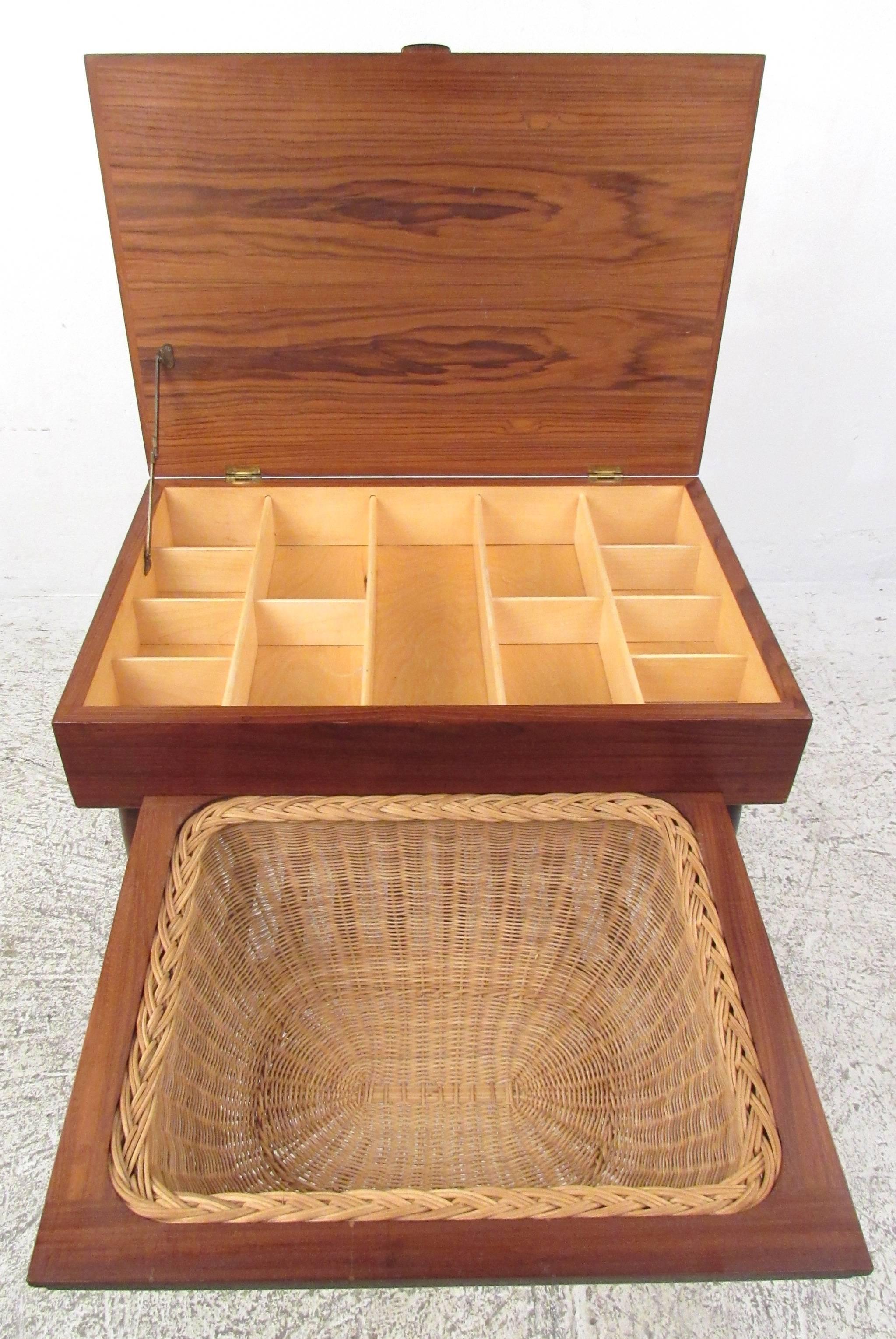 Mid-Century Danish Teak Sewing Basket by Vitre of Denmark In Good Condition In Brooklyn, NY