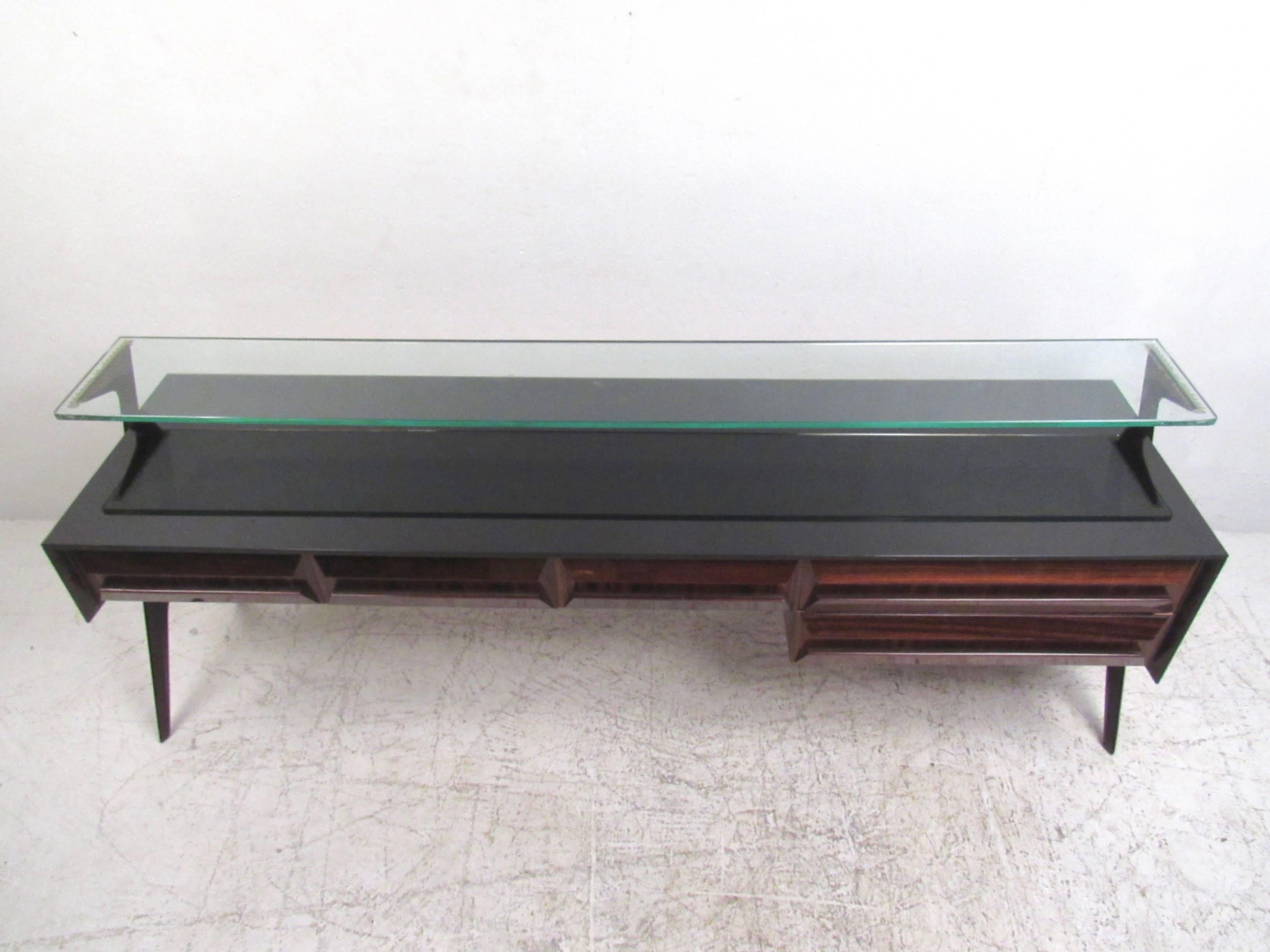 Italian Modern Glass Top Sideboard in the Style of Paolo Buffa In Good Condition For Sale In Brooklyn, NY