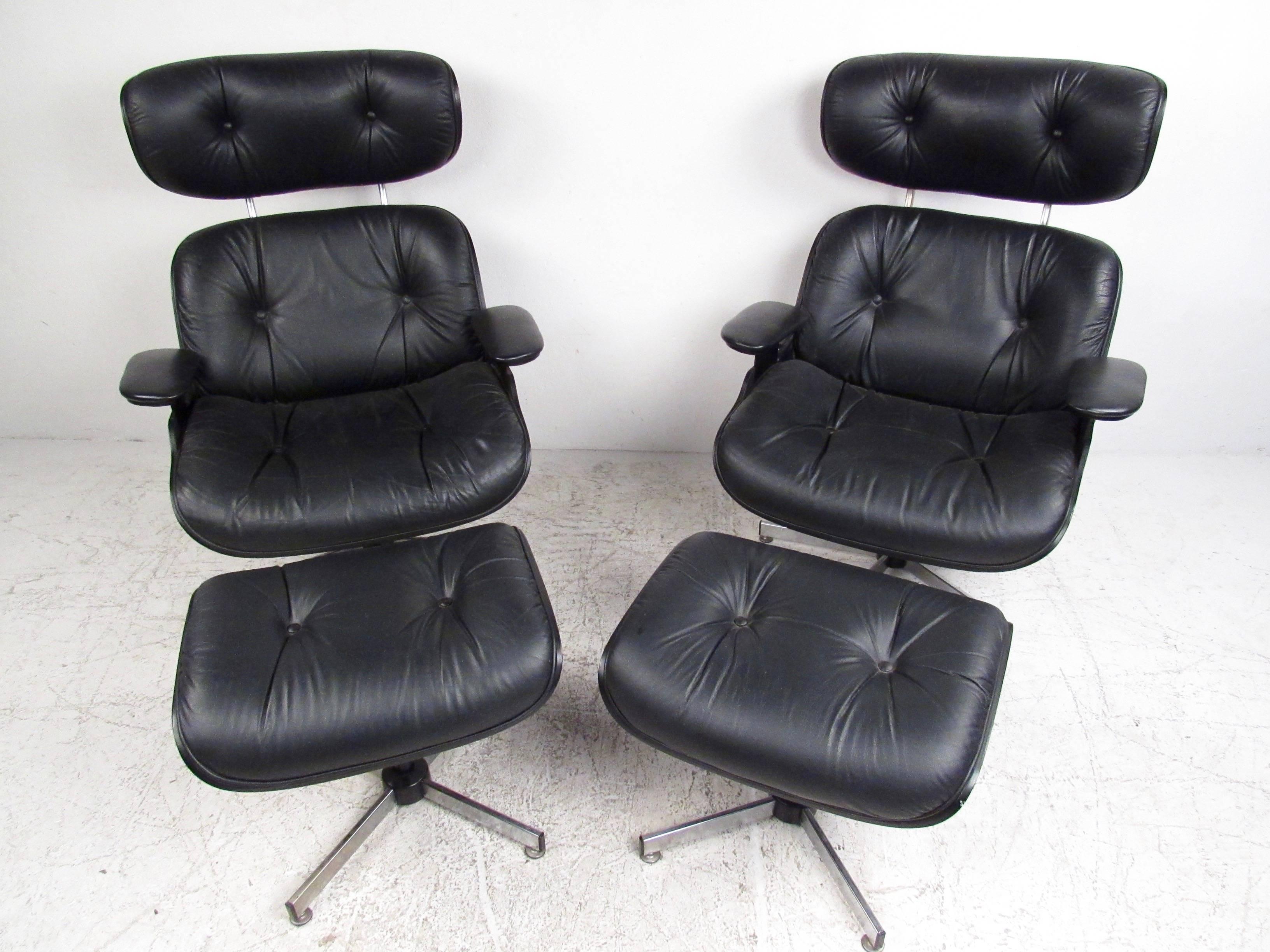 North American Pair of Mid-Century Modern Eames Style Lounge Chairs by Plycraft