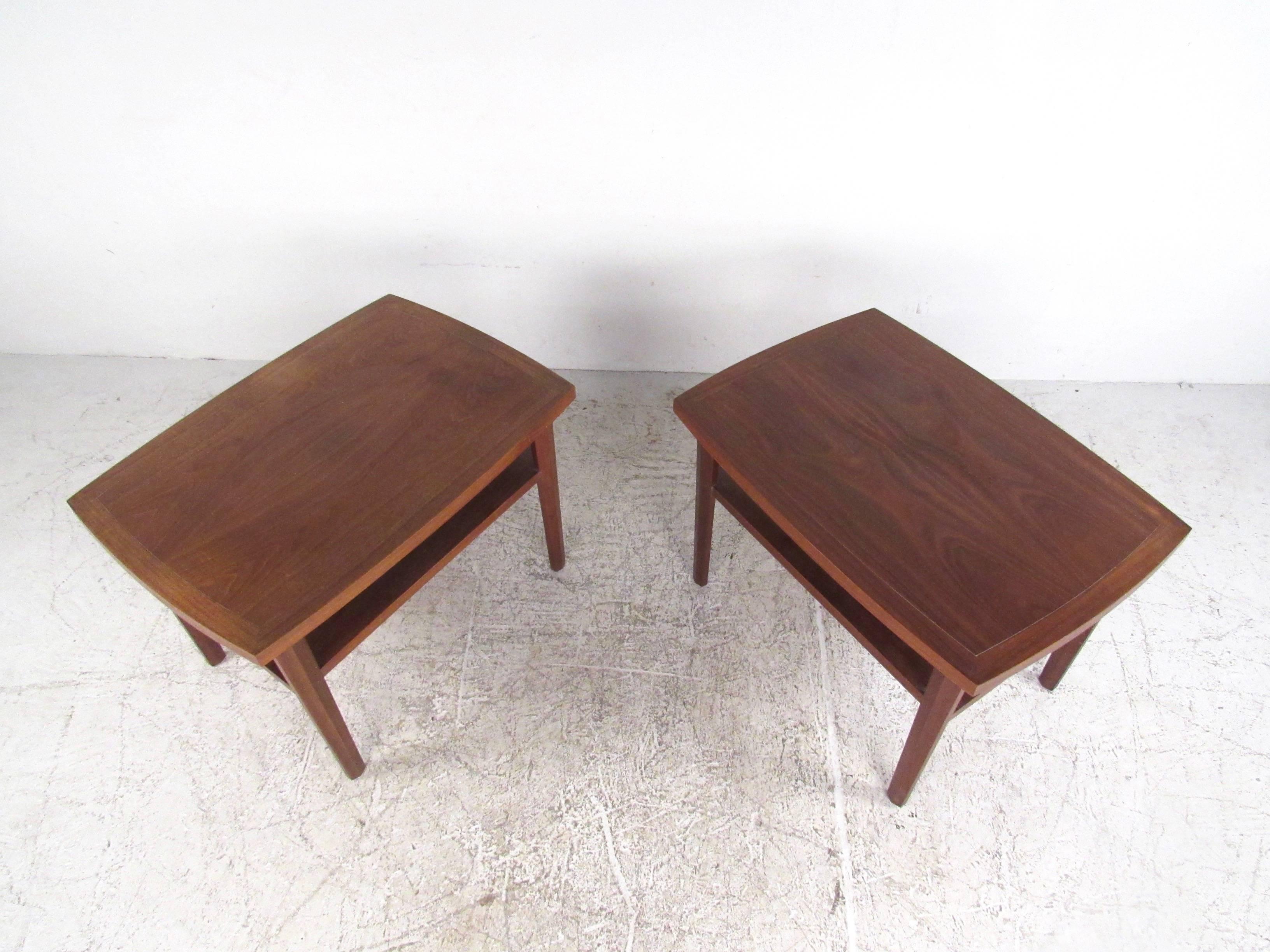 Pair End Tables after George Nakashima for Widdicomb In Good Condition In Brooklyn, NY