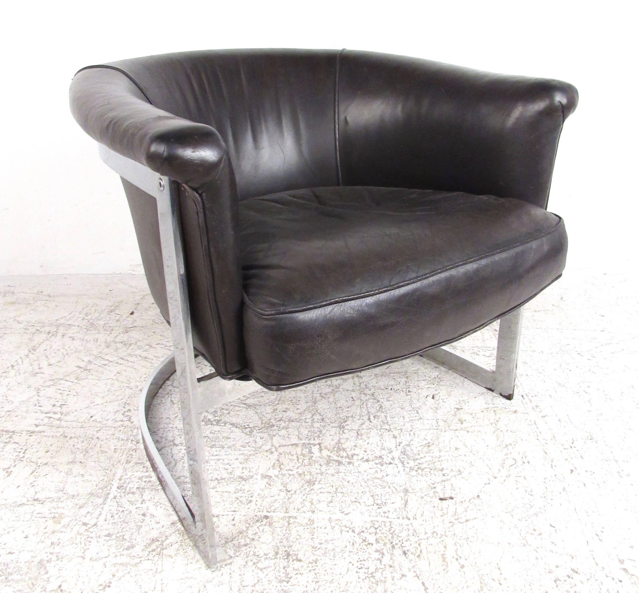 Mid-Century Modern Vintage Modern Cantilever Leather Barrel Chair in the Manner of Milo Baughman For Sale