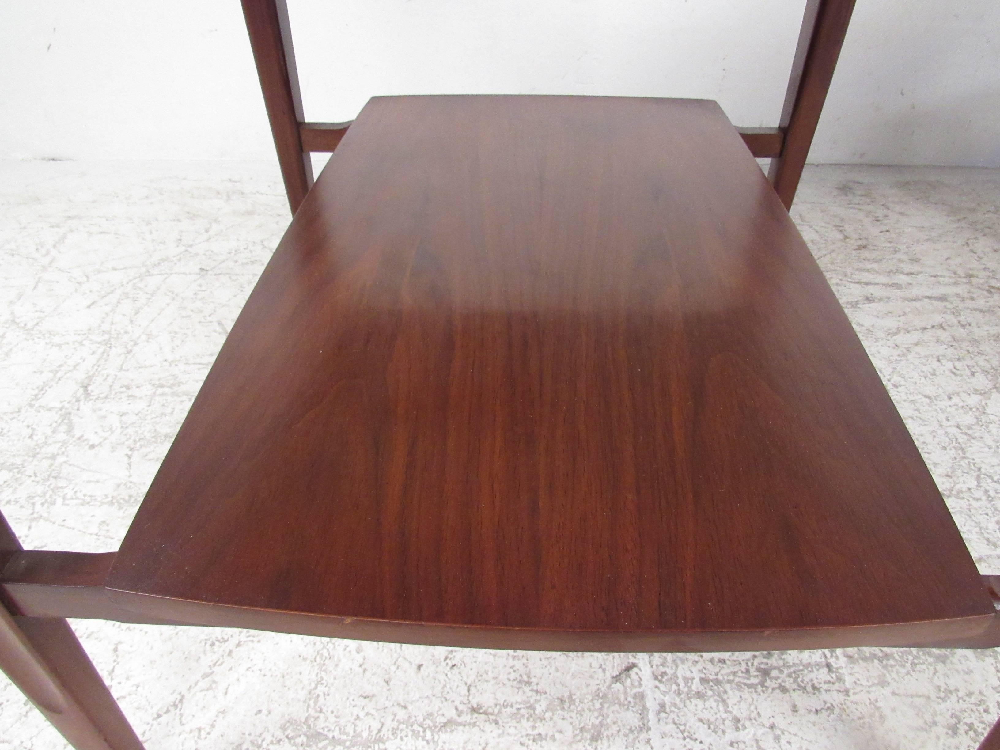Mid-20th Century Pair of Mid-Century Modern Marble-Top End Tables