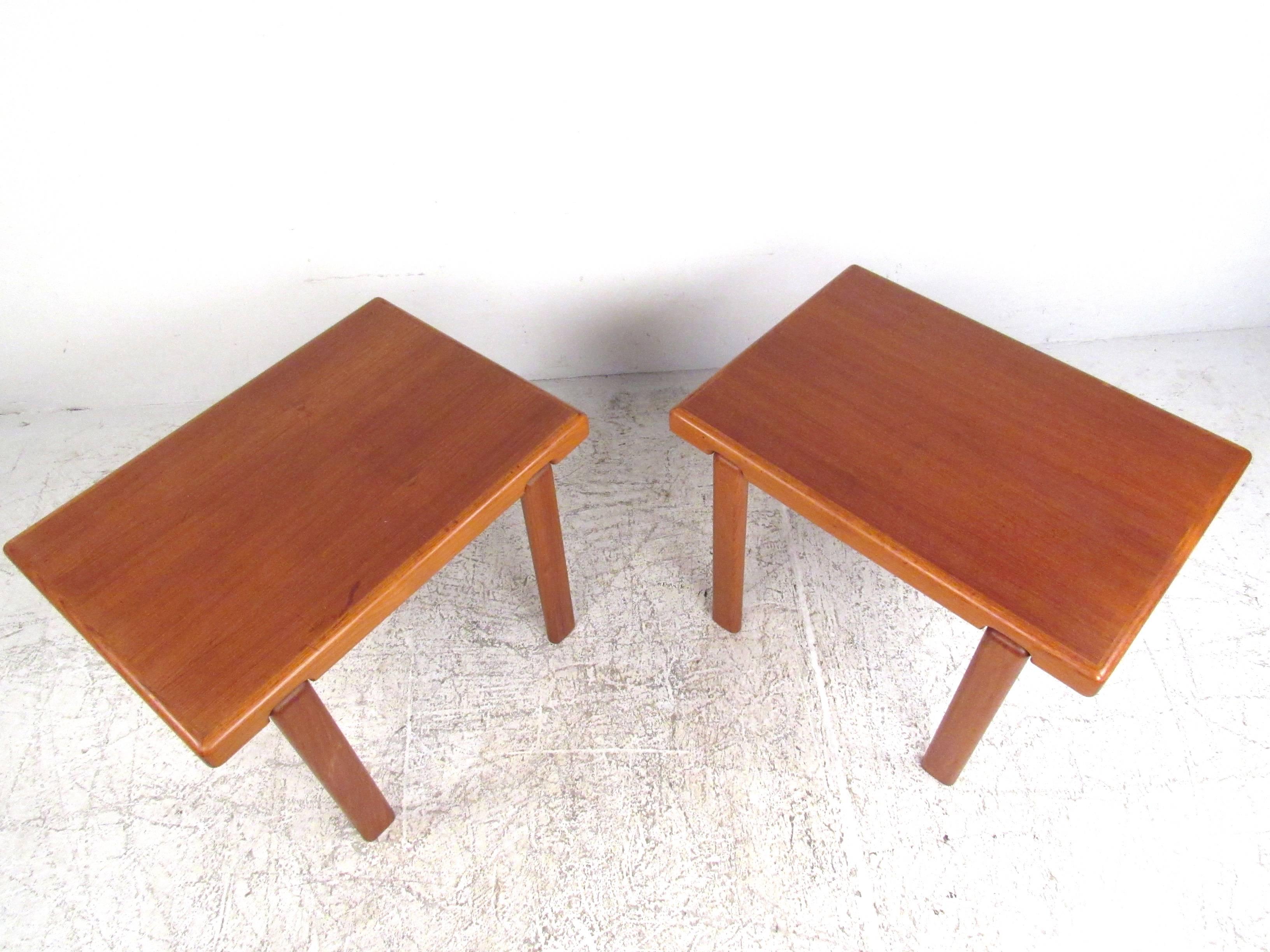 This matching pair of vintage teak end tables features quality teak construction with unique legs and finish. The perfect height for use as end tables, sofa side tables, or simply for occasional display use. Please confirm item location (NY or NJ).