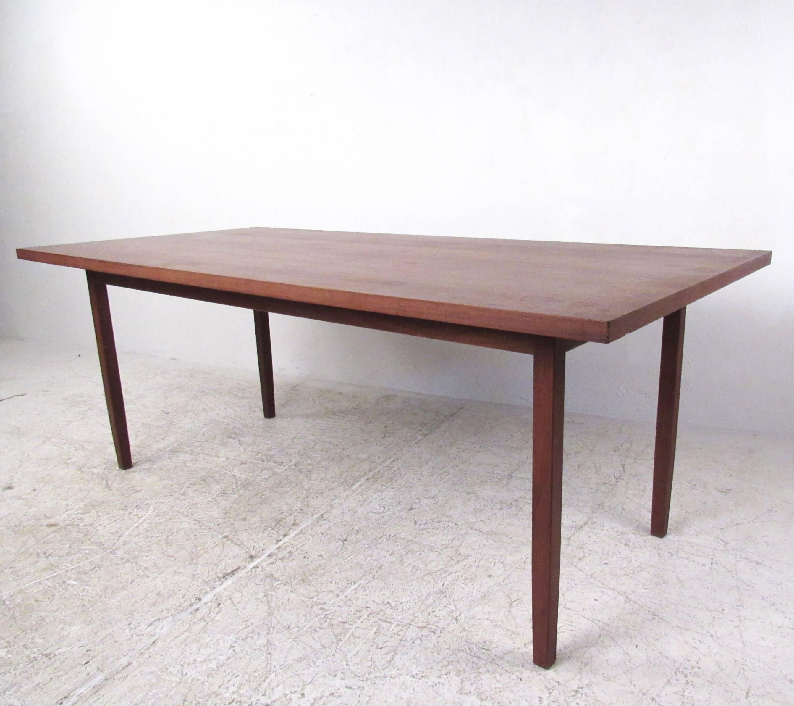  Knoll International Dining Table in Walnut In Good Condition In Brooklyn, NY