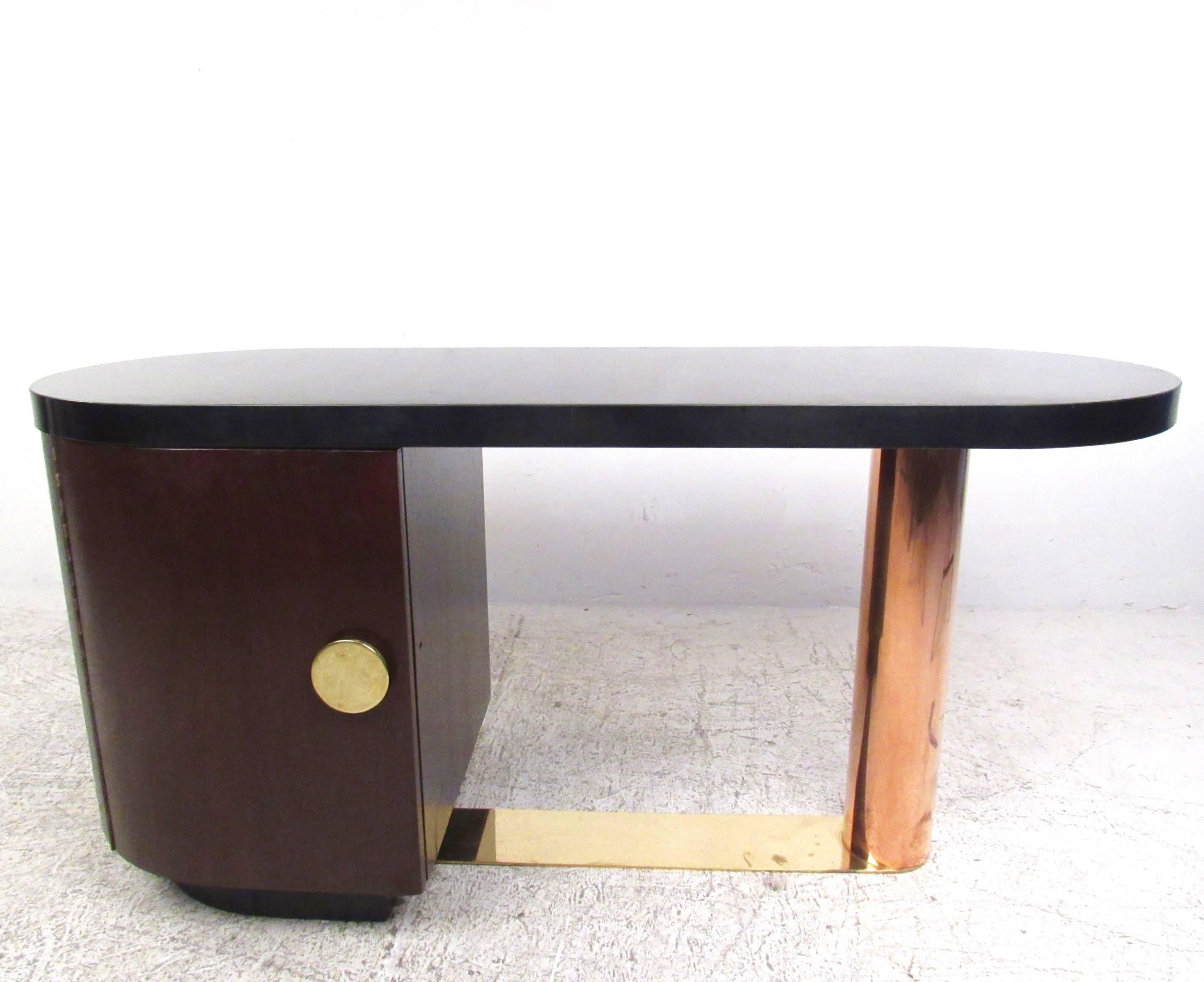 Mid-Century Modern Writing Desk in the Style of Gilbert Rohde In Good Condition In Brooklyn, NY