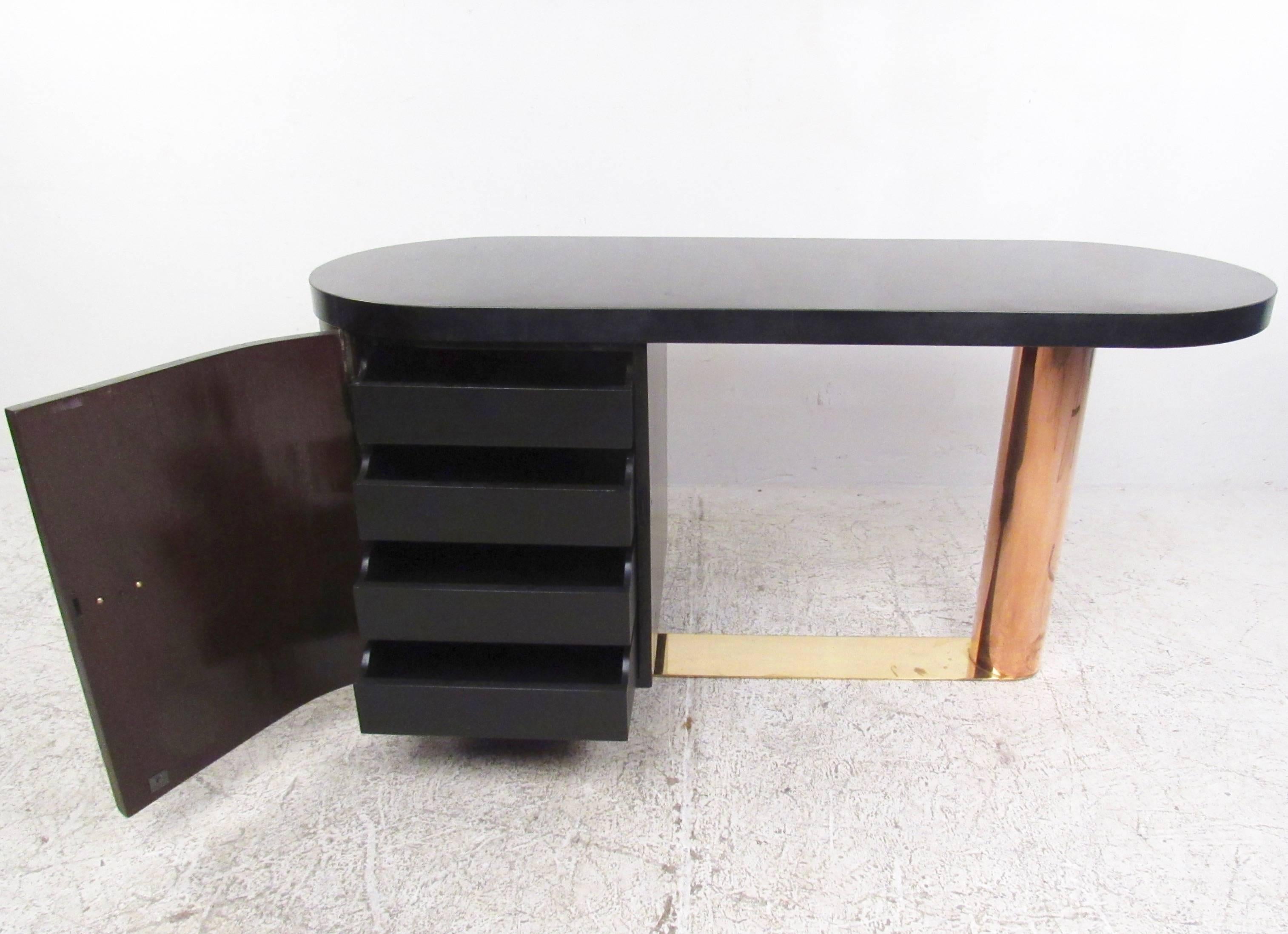 Mahogany Mid-Century Modern Writing Desk in the Style of Gilbert Rohde