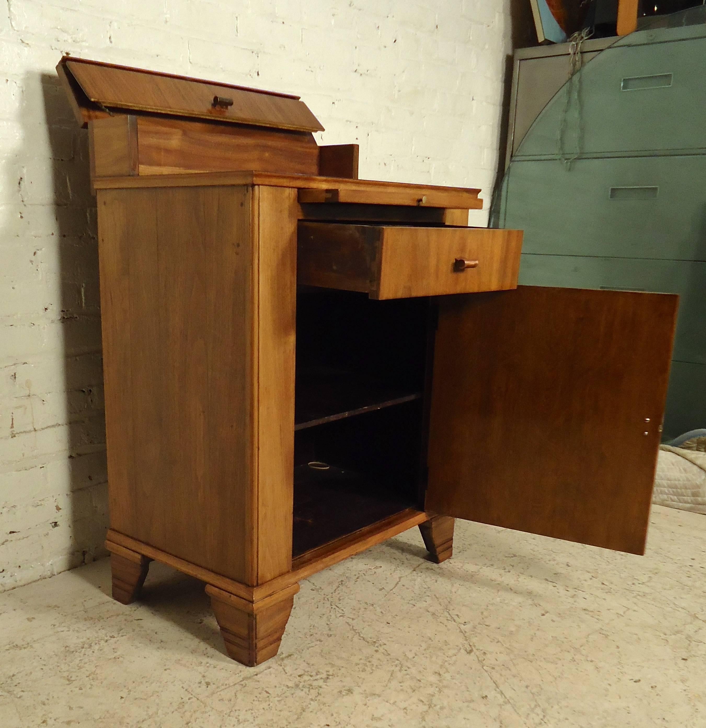 Vintage Deco Style Doctors Cabinet/ Bar 1