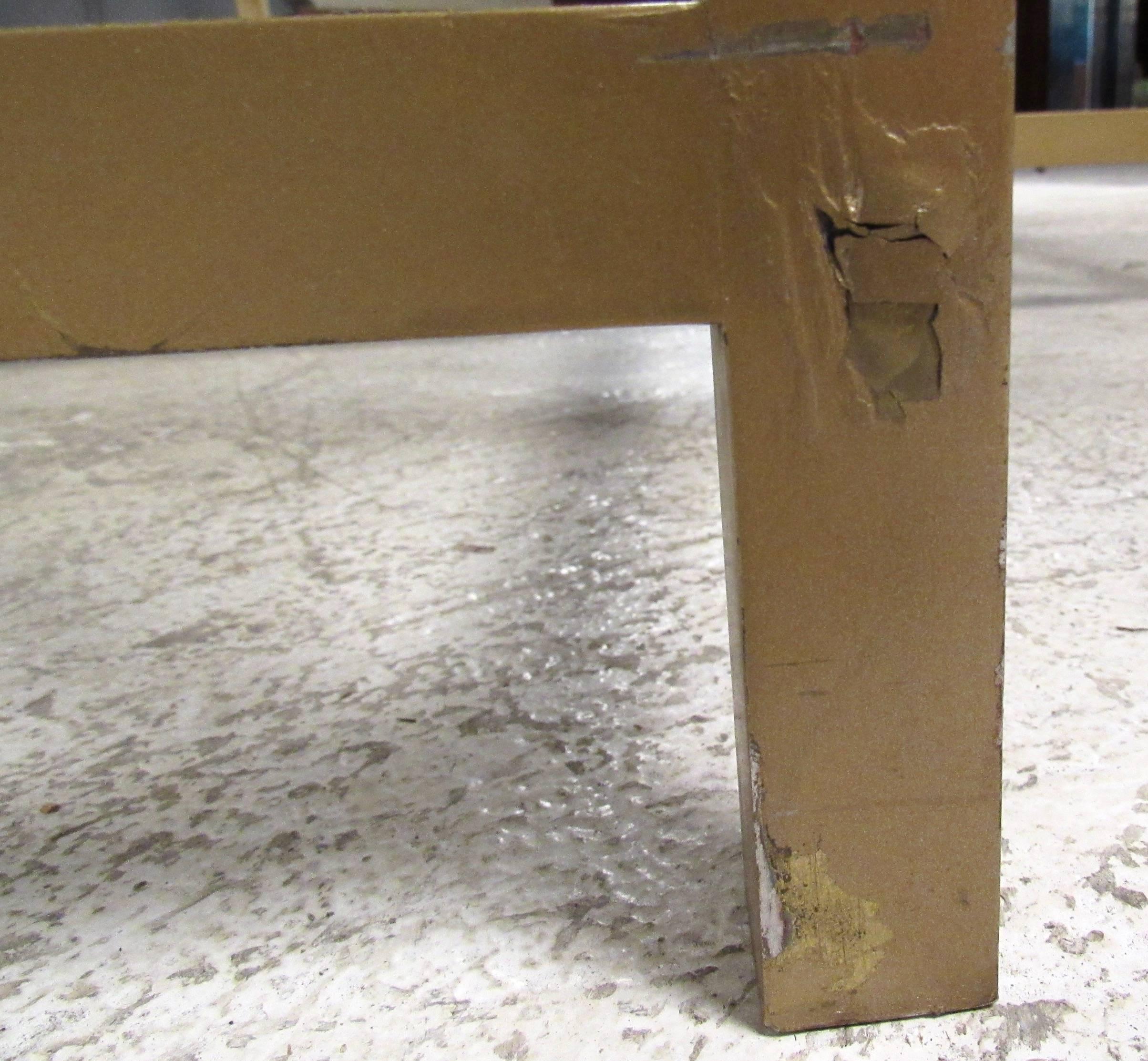 Table basse vintage en laiton et Wood Wood en vente 1