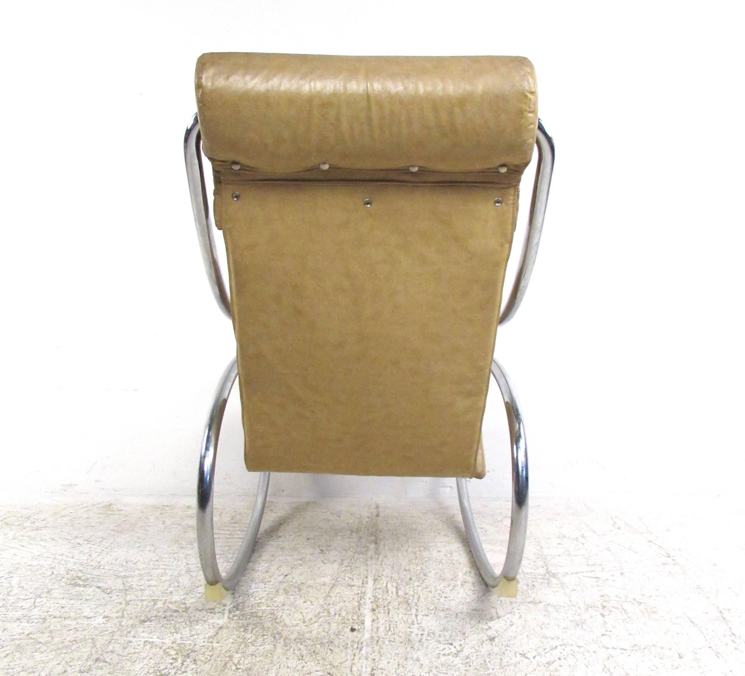 Chaise à bascule tubulaire chromée moderne du milieu du siècle dernier Bon état - En vente à Brooklyn, NY