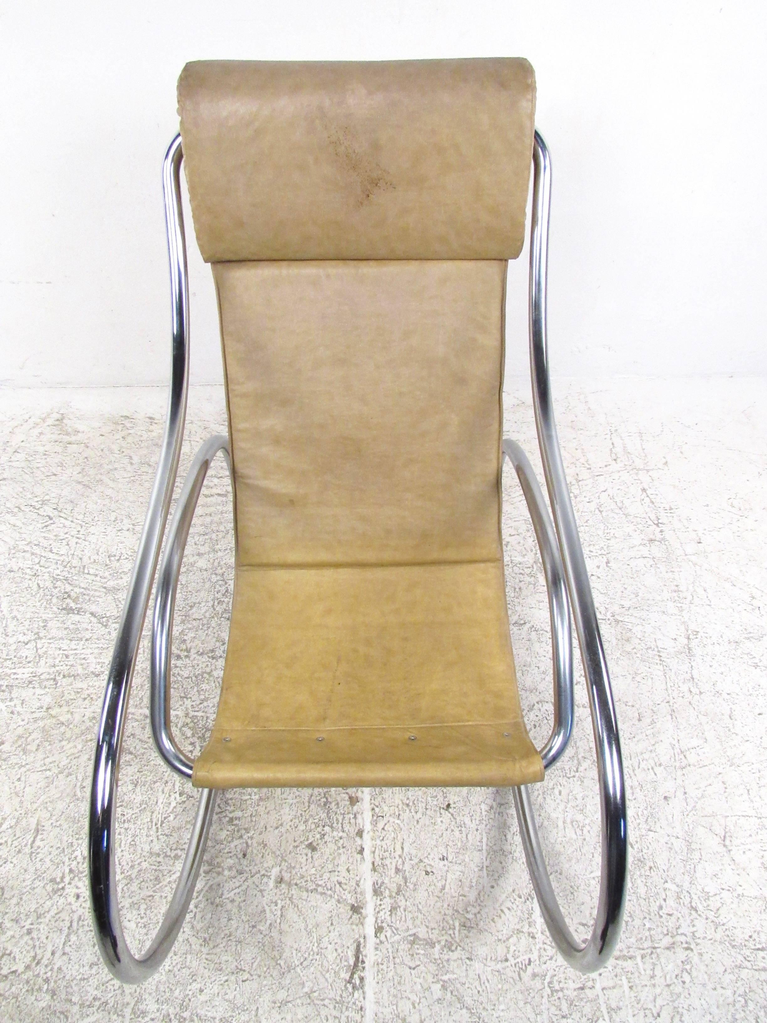 Milieu du XXe siècle Chaise à bascule tubulaire chromée moderne du milieu du siècle dernier en vente