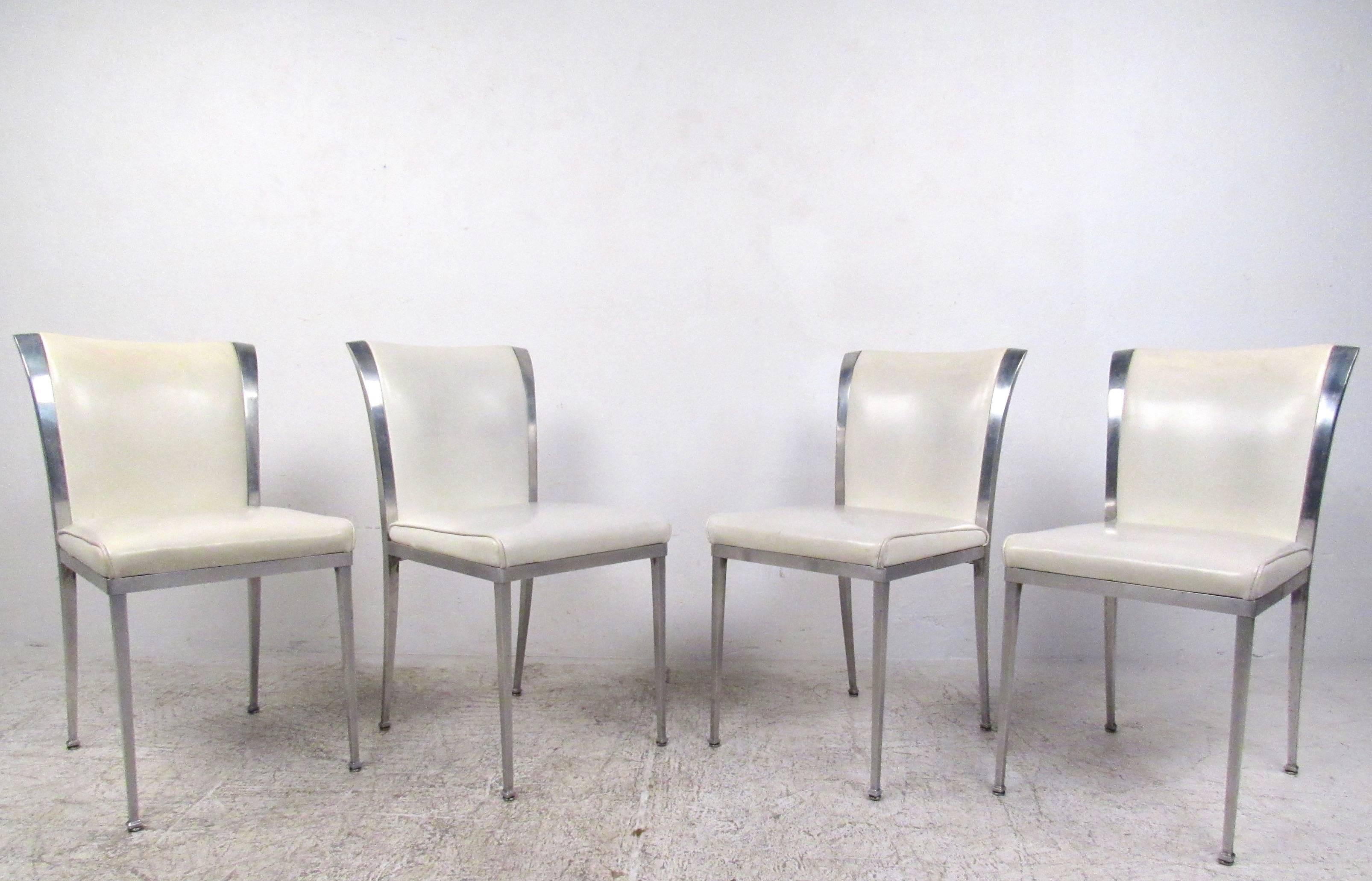 Mid-Century Modern Ensemble de quatre chaises de salle à manger mi-siècle moderne en vente
