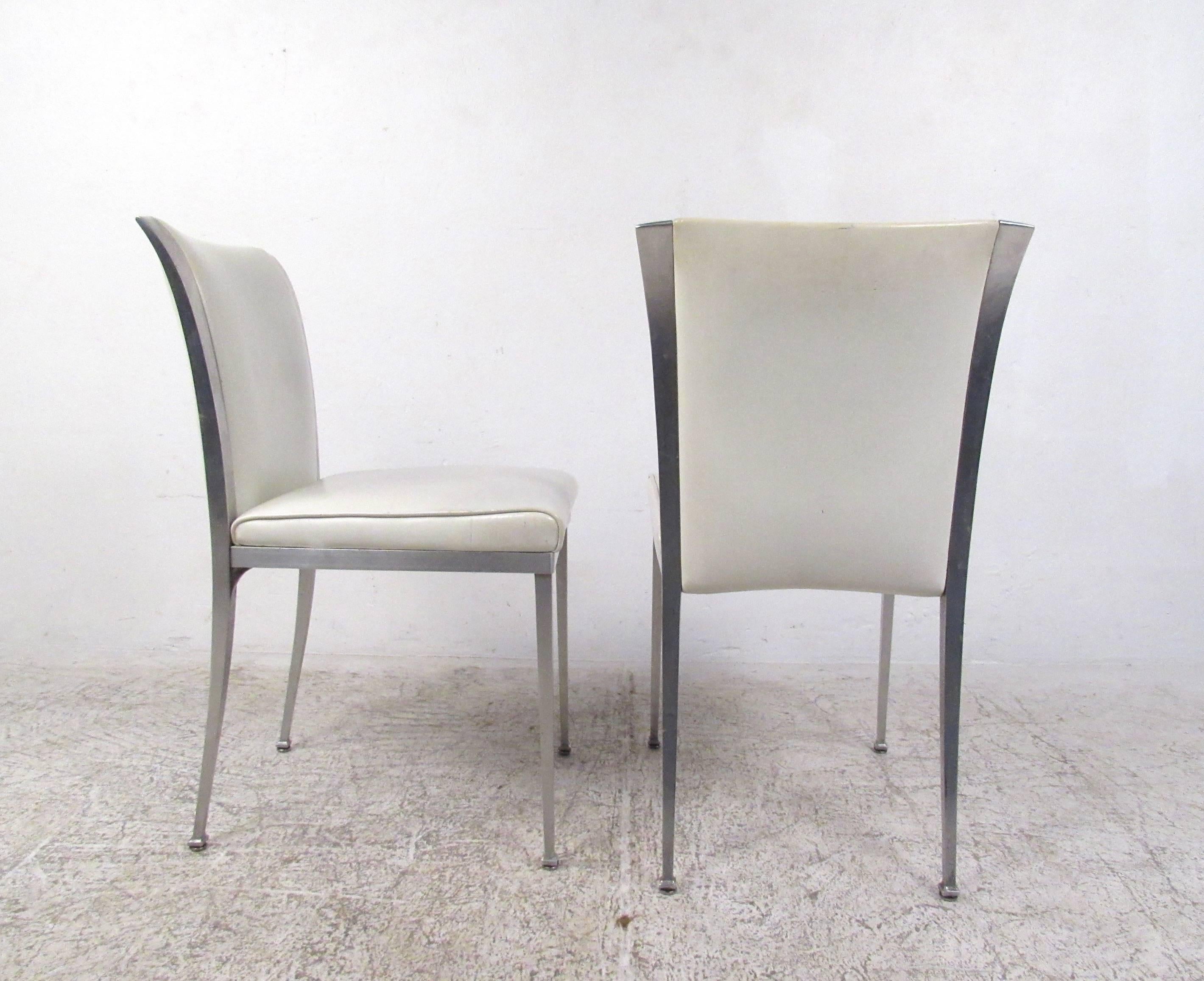 Set of Four Mid-Century Modern Dining Chairs In Good Condition For Sale In Brooklyn, NY
