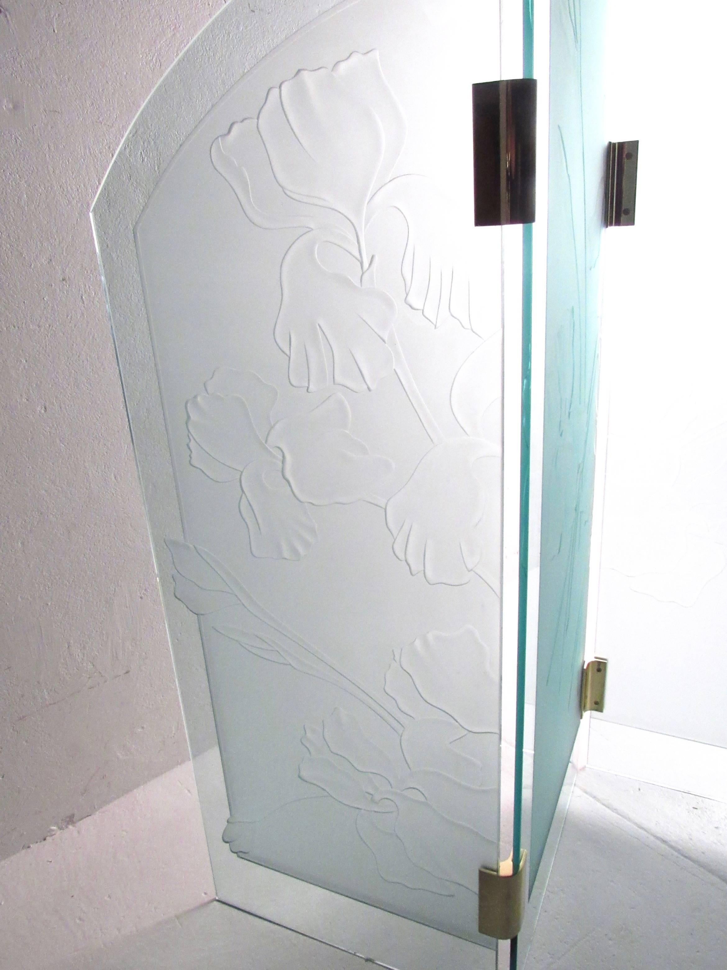 Vintage Four-Panel Etched Glass Screen with Floral Motif In Good Condition In Brooklyn, NY