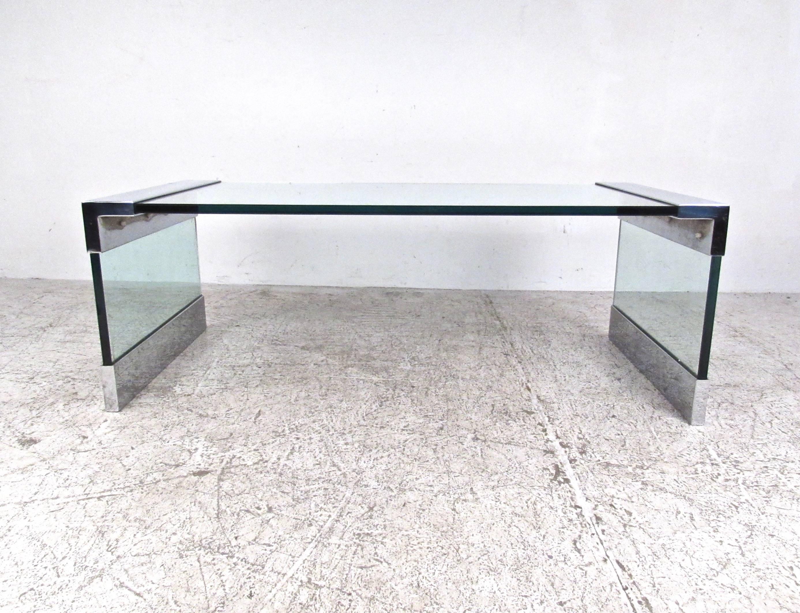 Vintage Chrome and Glass Coffee Table after Pace In Good Condition For Sale In Brooklyn, NY
