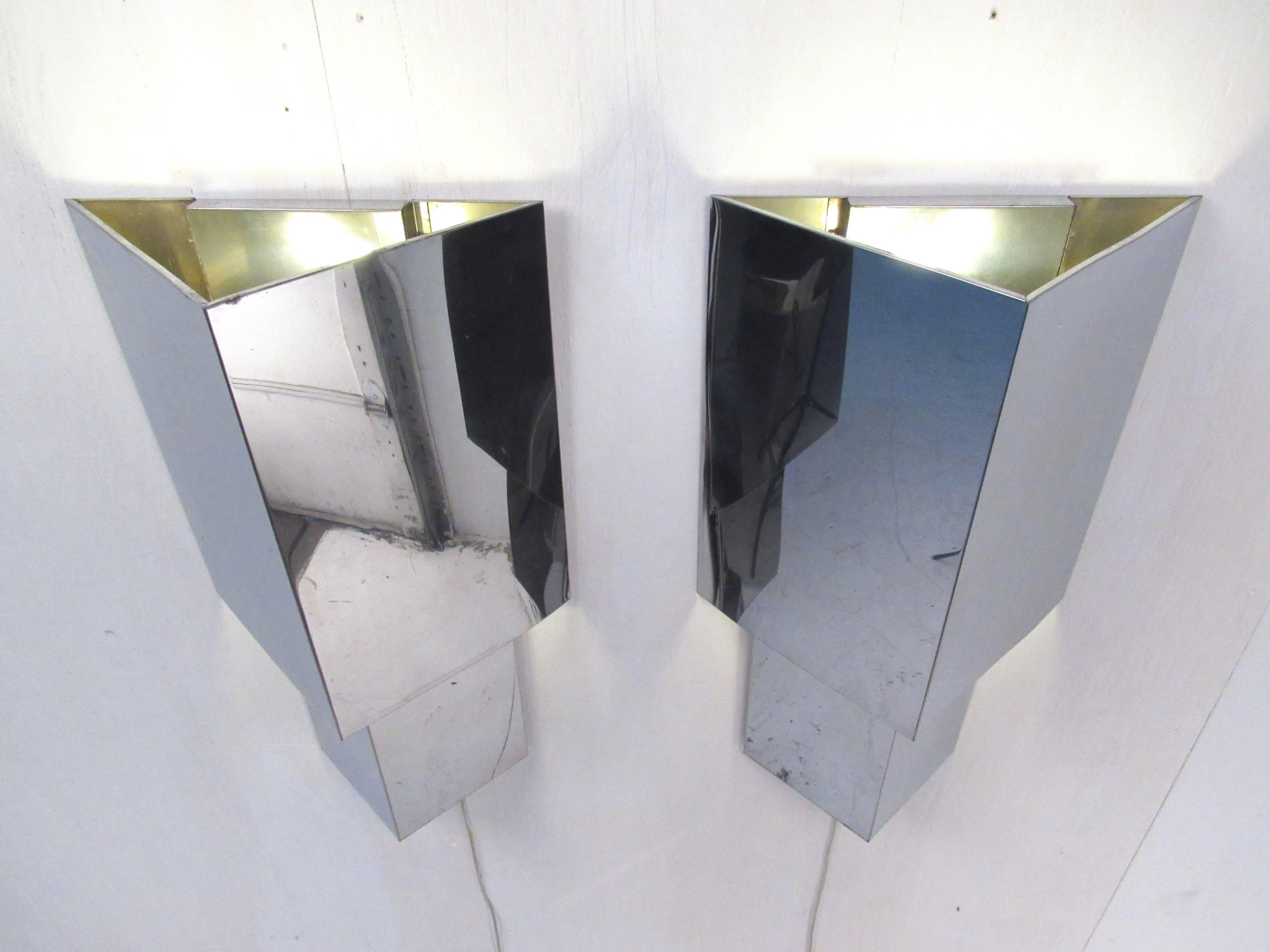 Pair of Mid-Century Modern Angular Chrome Wall Sconces In Good Condition For Sale In Brooklyn, NY