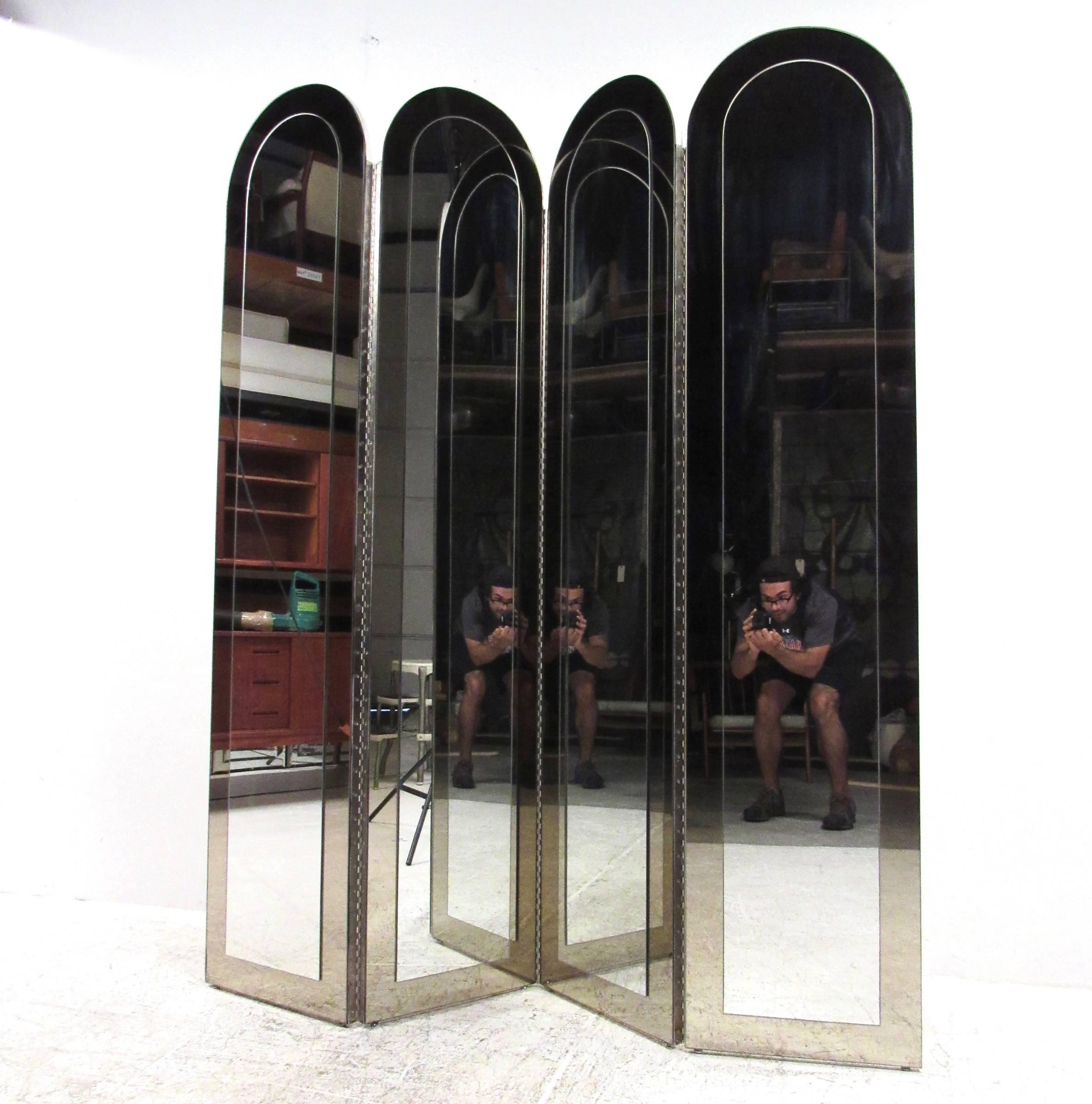 Mid-Century Modern Four-Panel Mirrored Screen In Good Condition In Brooklyn, NY