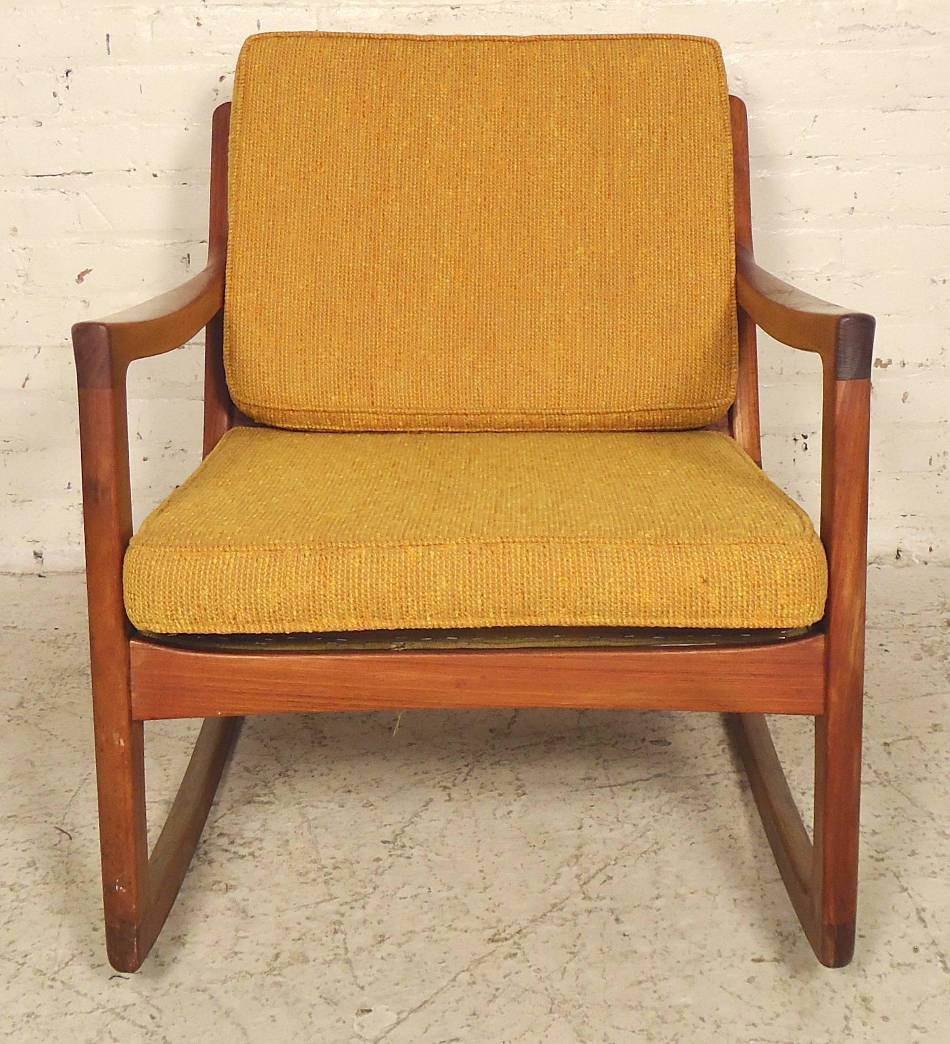 Attractive vintage rocker by Ole Wanscher for Cado, made from sculpted teak with two cushions. Warm grained teak frame with graceful style and superior craftsmanship.

(Please confirm item location - NY or NJ - with dealer).
 