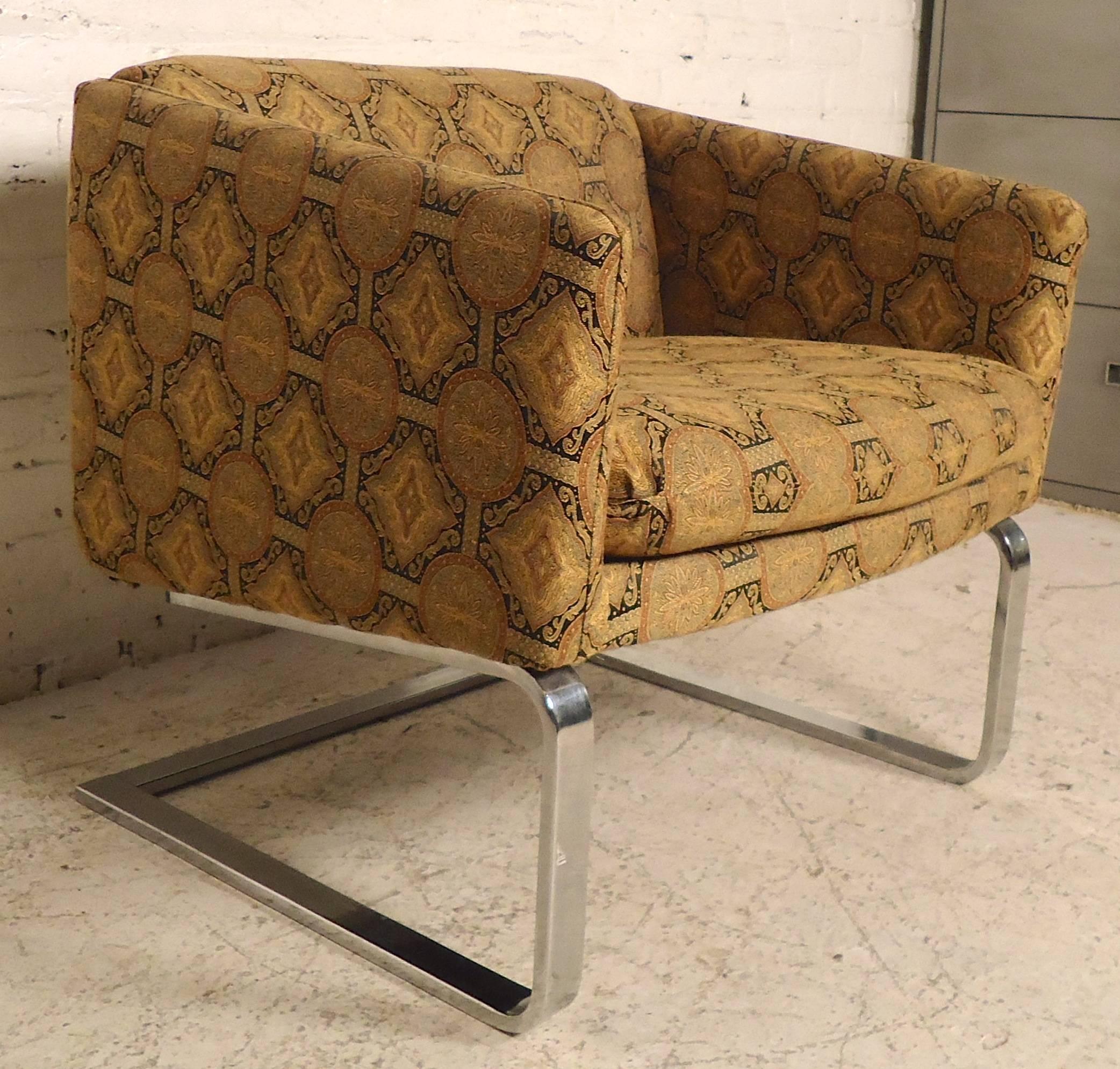 Unique Mid-Century Modern side chair with polished chrome base and low arms. Fully upholstered chair set on a spring like base.

(Please confirm item location - NY or NJ - with dealer).
    
